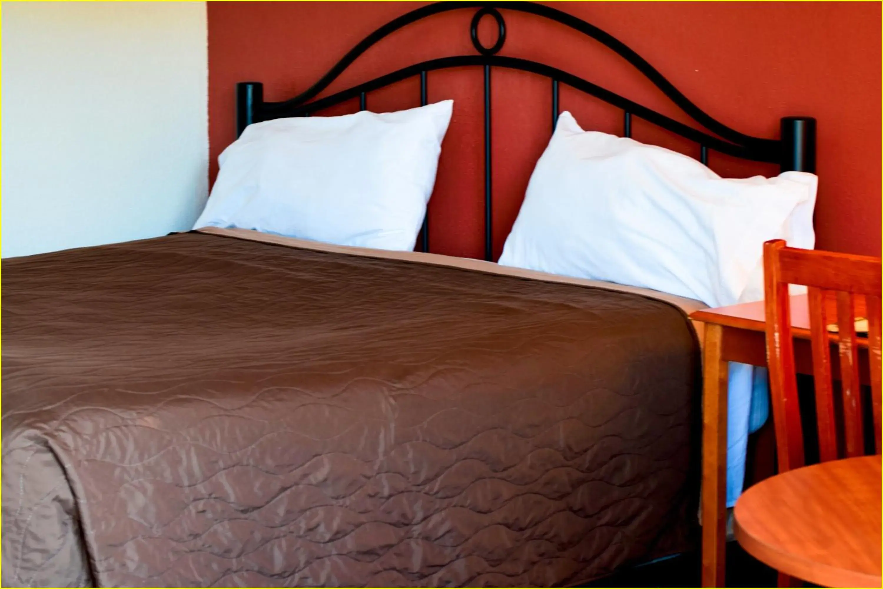 Bedroom, Bed in Stay Inn - Bartow