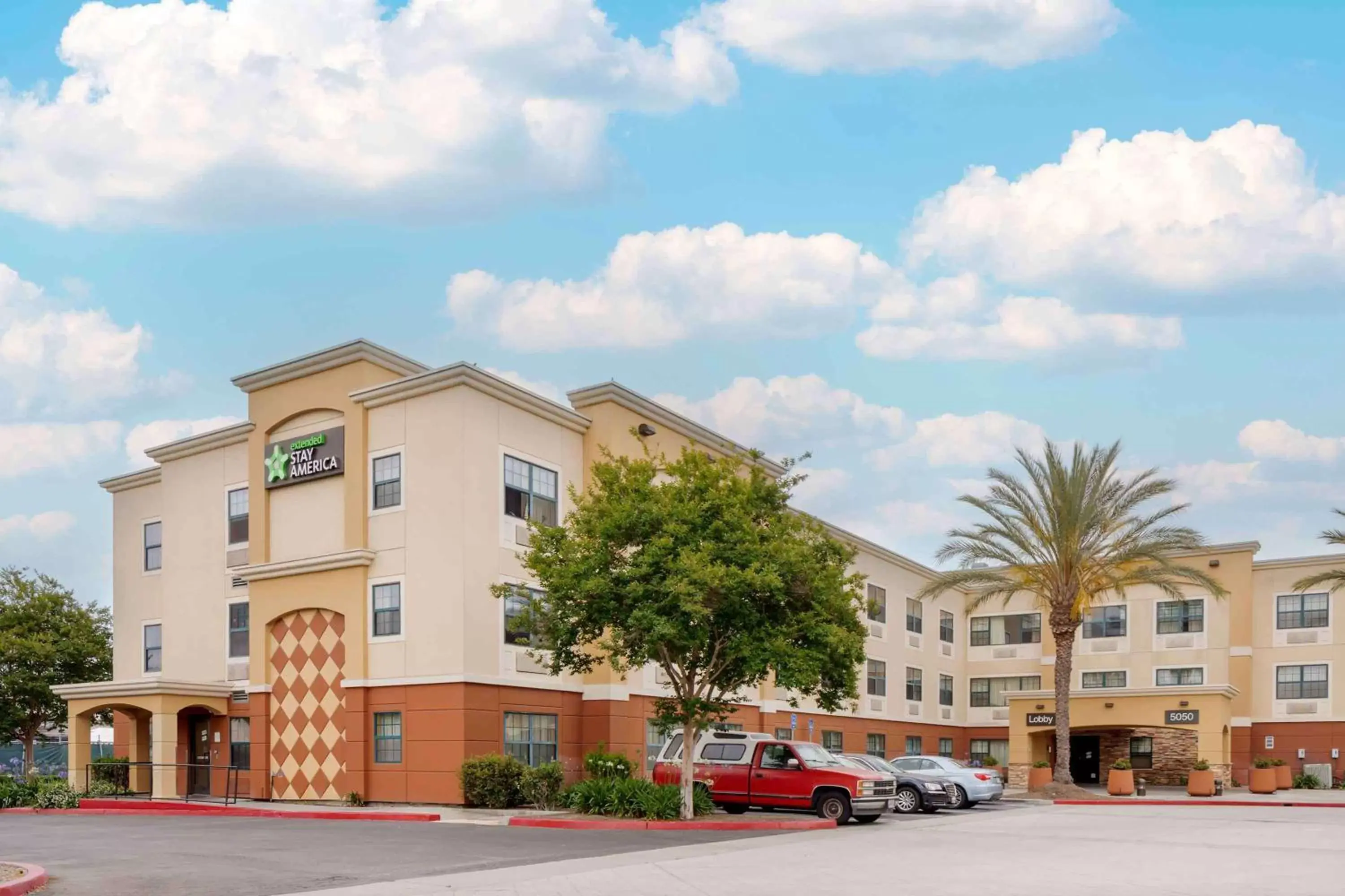 Property Building in Extended Stay America Suites - Orange County - Huntington Beach
