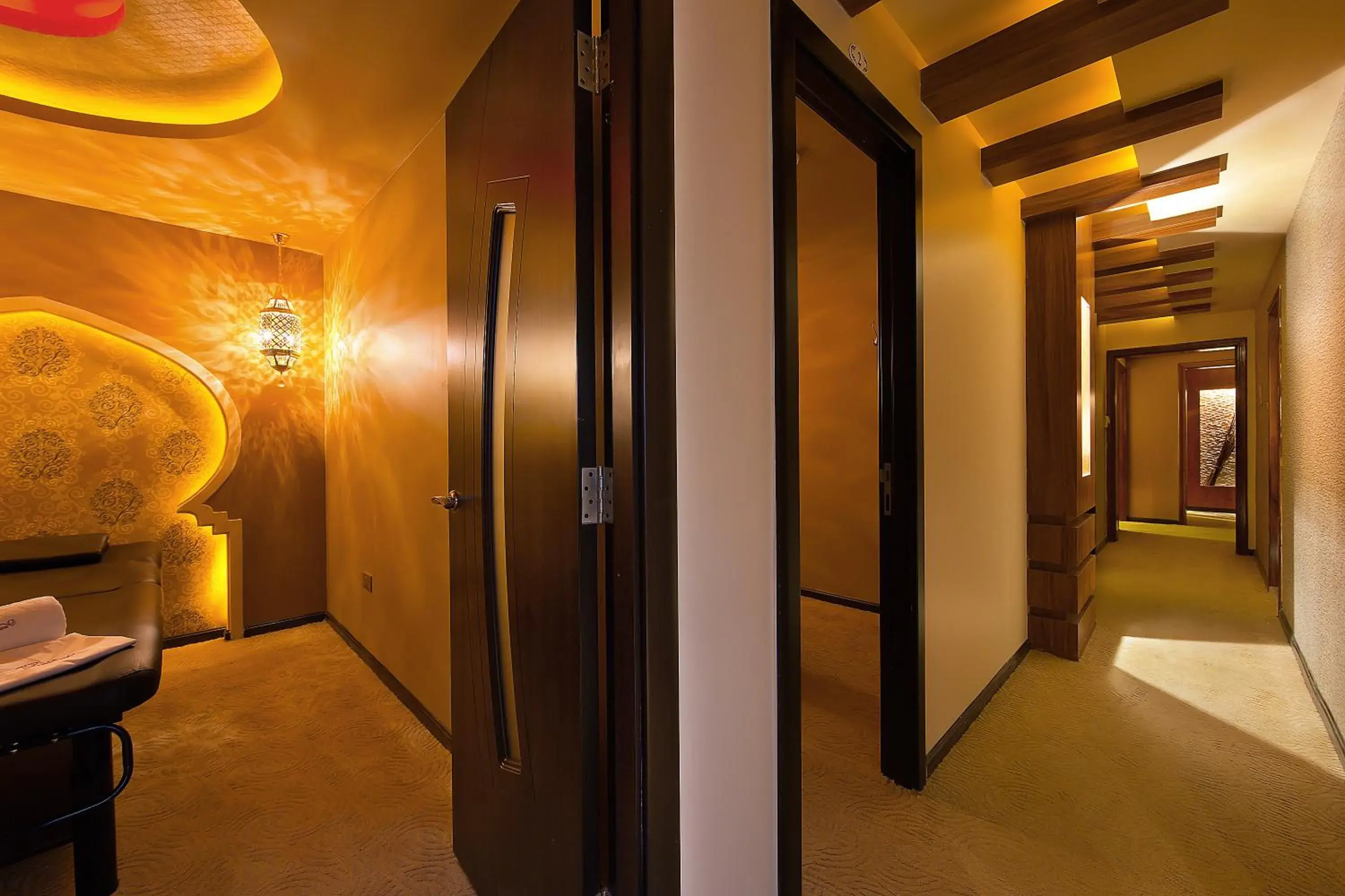 Spa and wellness centre/facilities, Bathroom in Lotus Grand Hotel