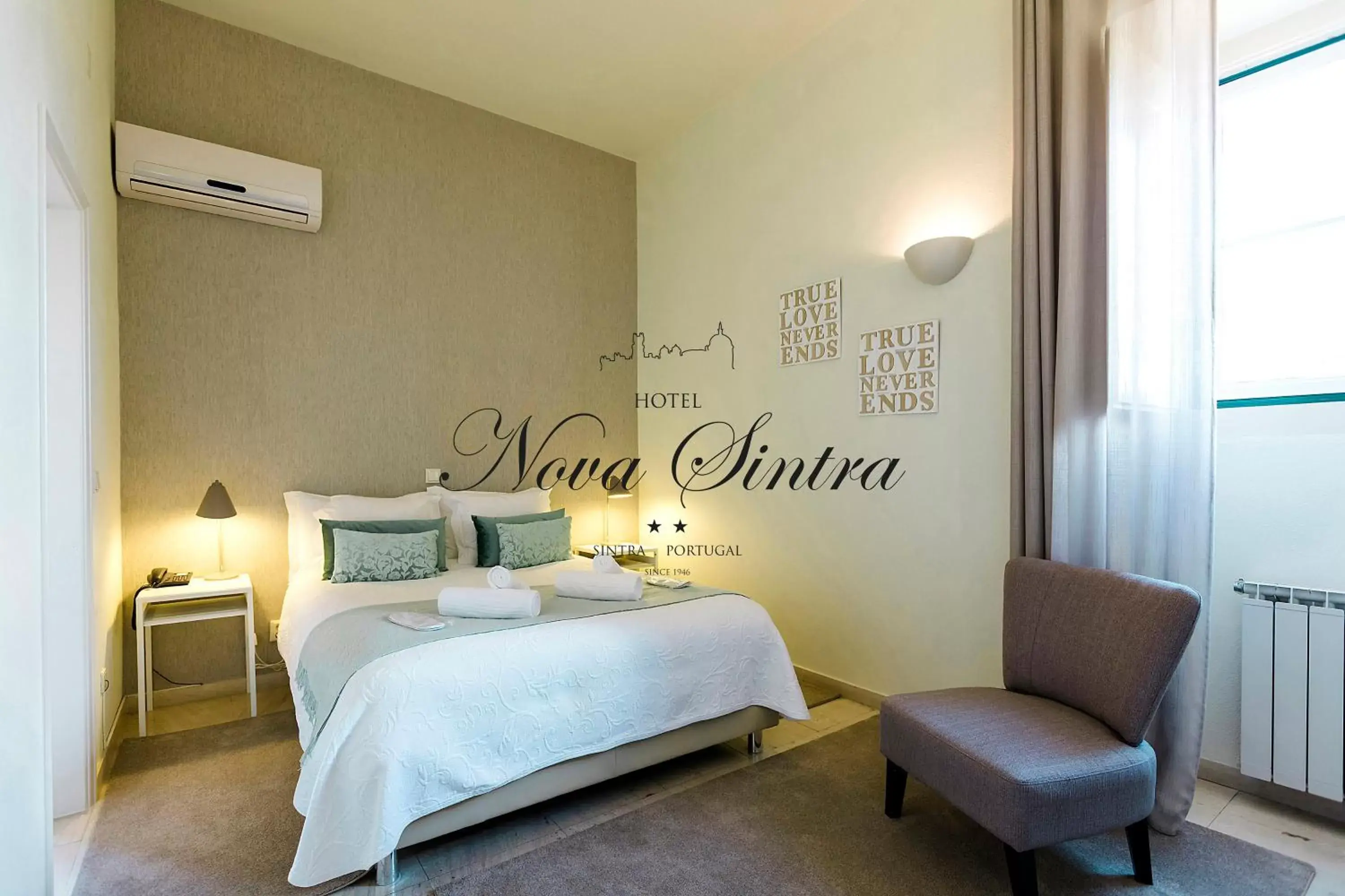 Bedroom, Bed in Hotel Nova Sintra