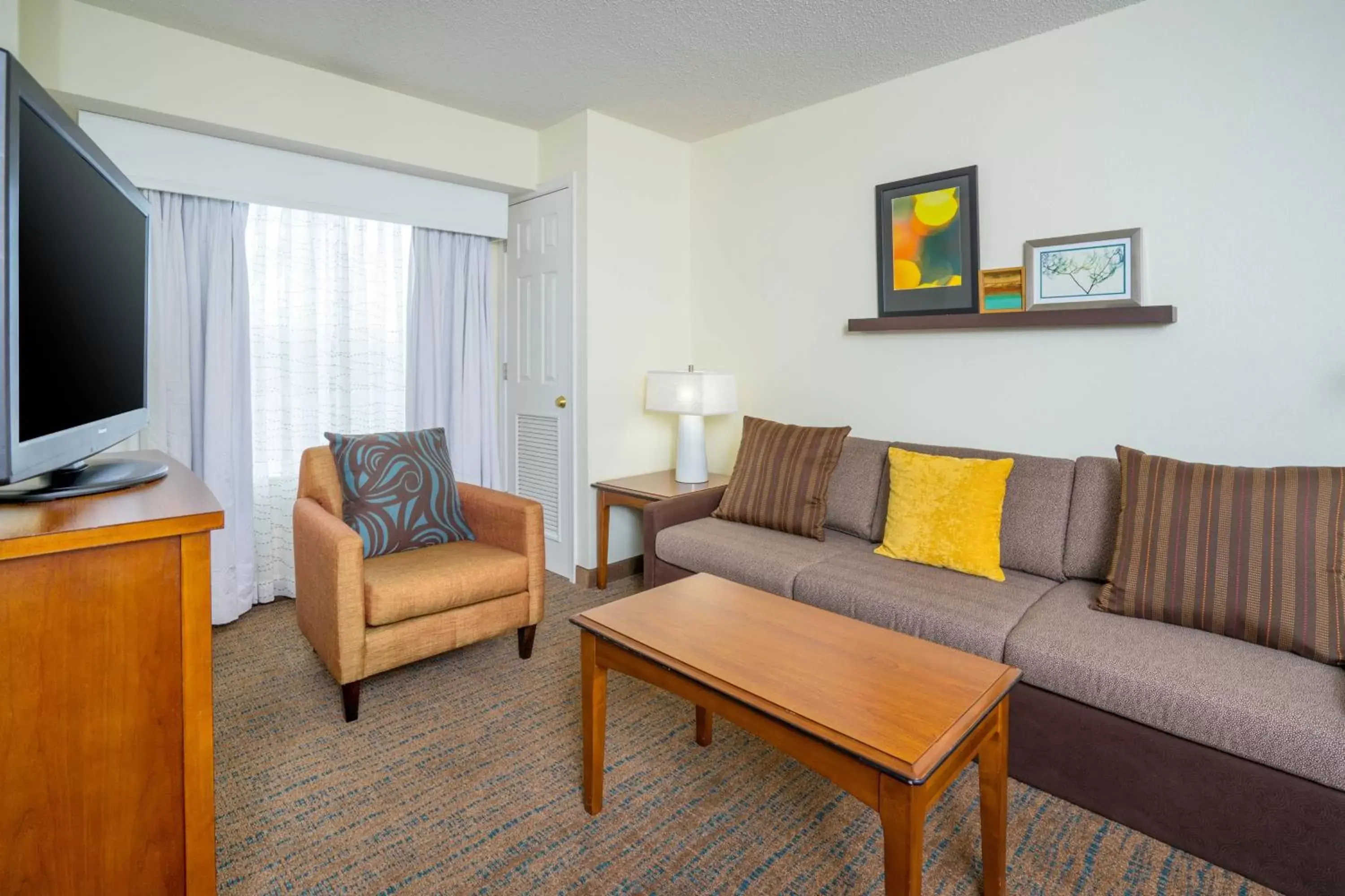 Photo of the whole room, Seating Area in Residence Inn by Marriott Salisbury