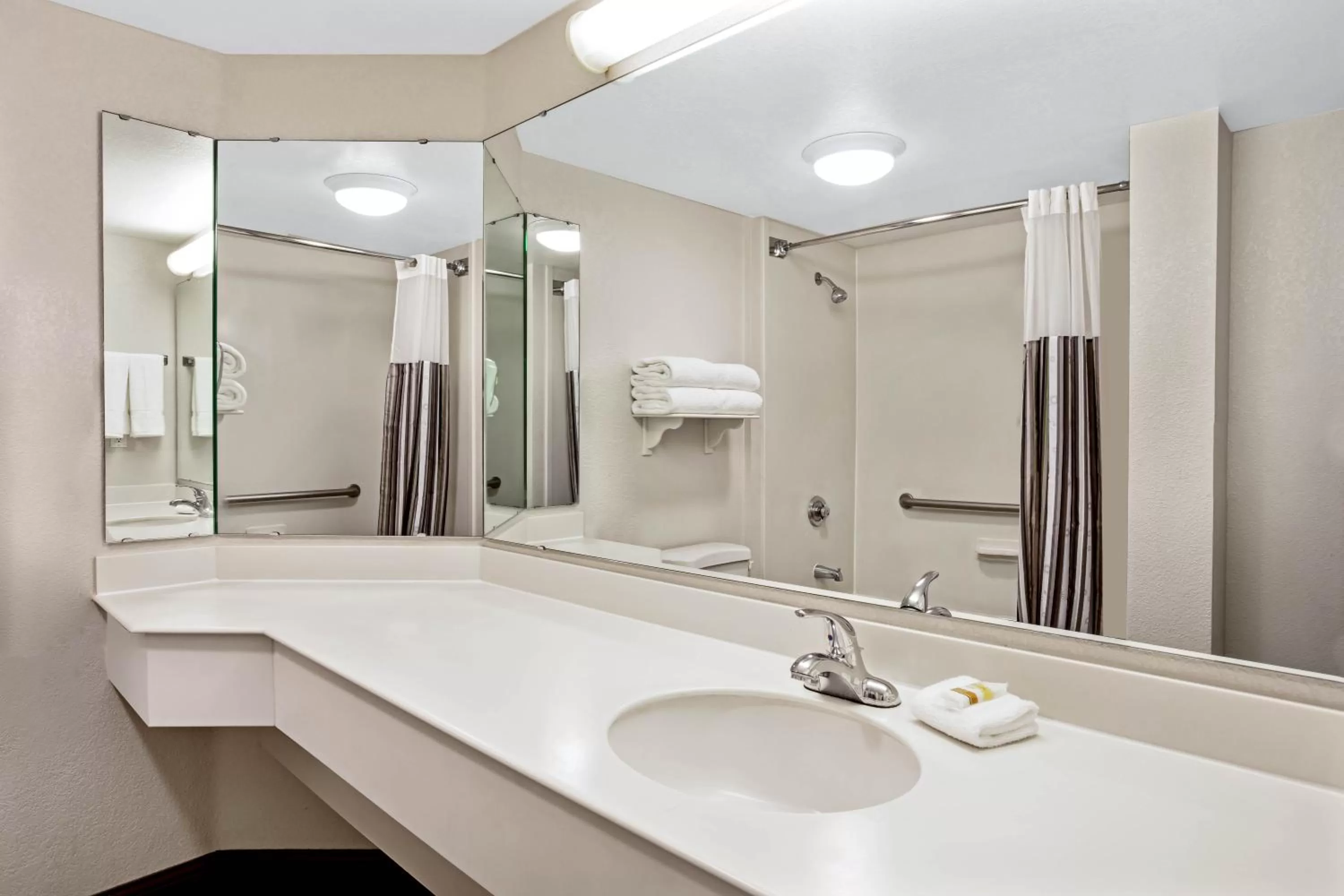 Bathroom in La Quinta by Wyndham Myrtle Beach Broadway Area