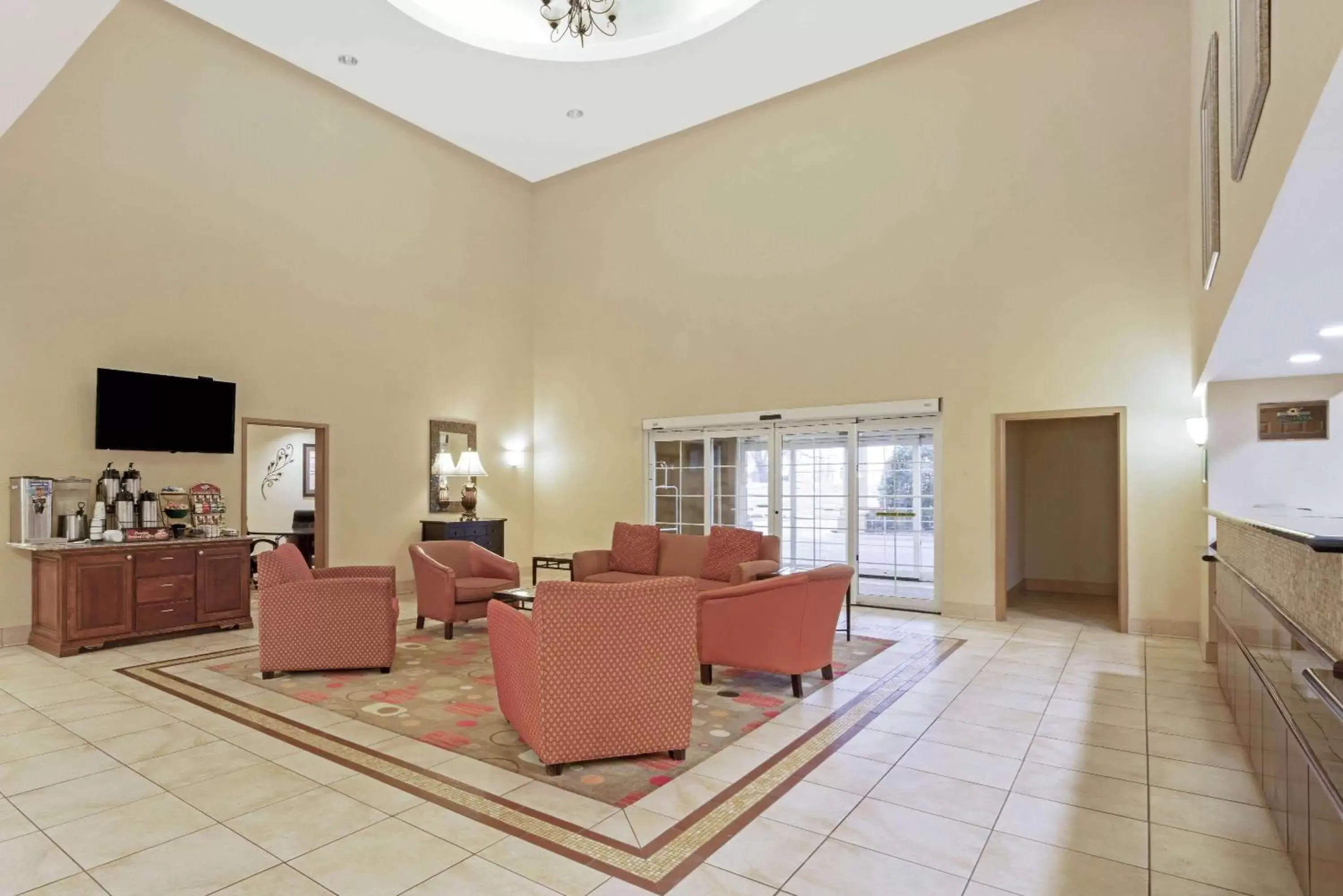 Lobby or reception, Seating Area in La Quinta by Wyndham Stillwater -University Area