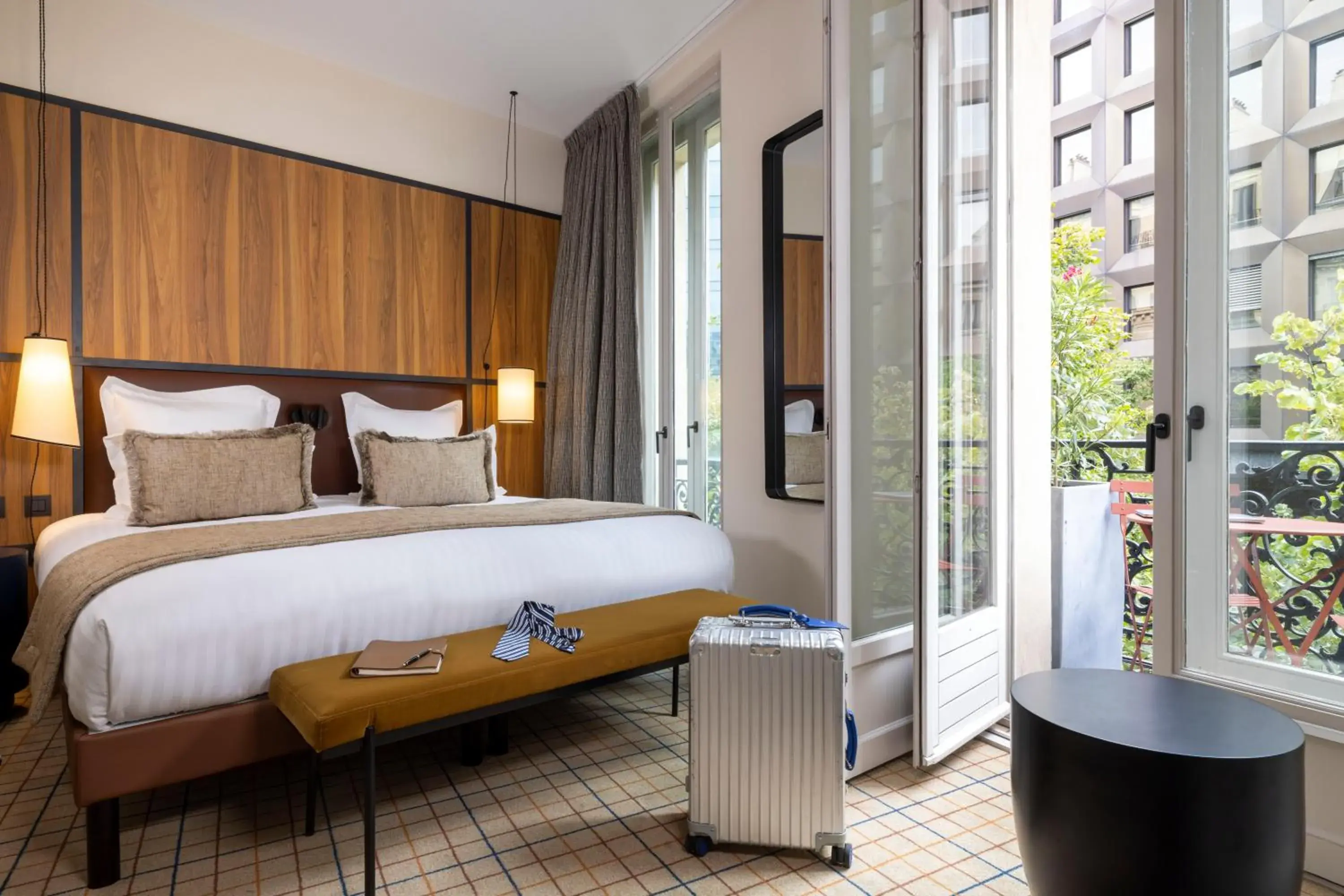 Bedroom, Bed in Hôtel Toujours & Spa
