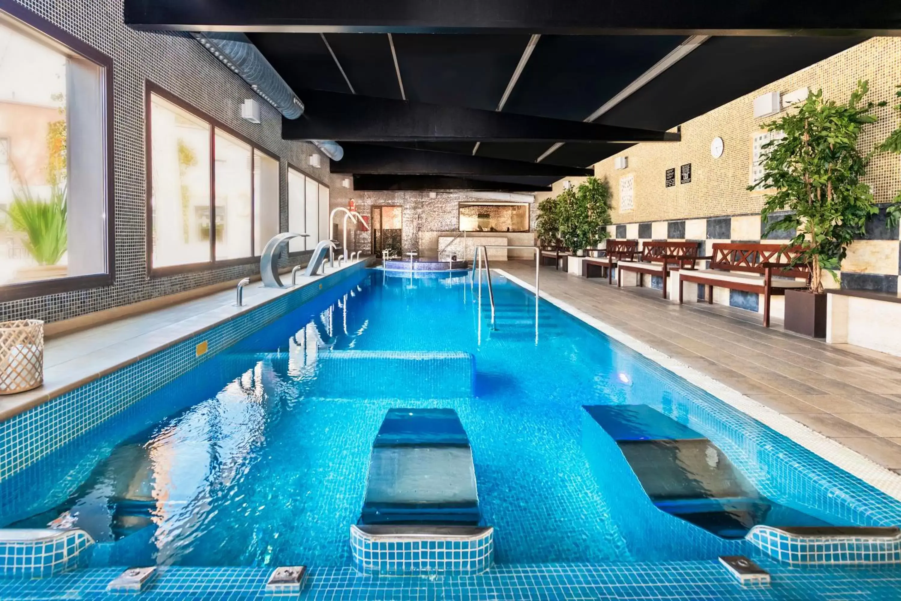 Spa and wellness centre/facilities, Swimming Pool in Salles Hotel Aeroport de Girona