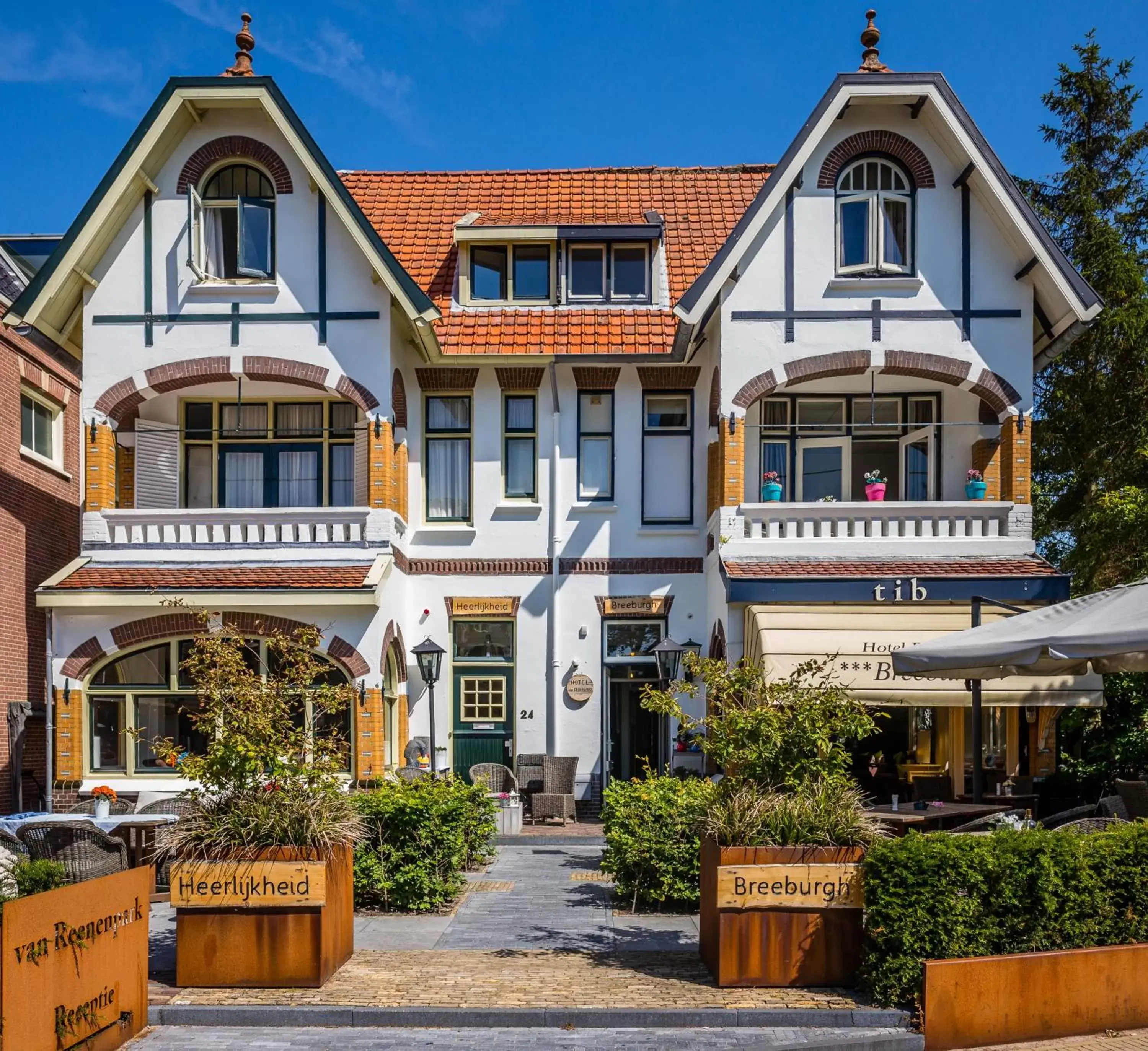 Property building in Hotel Heerlijkheid Bergen