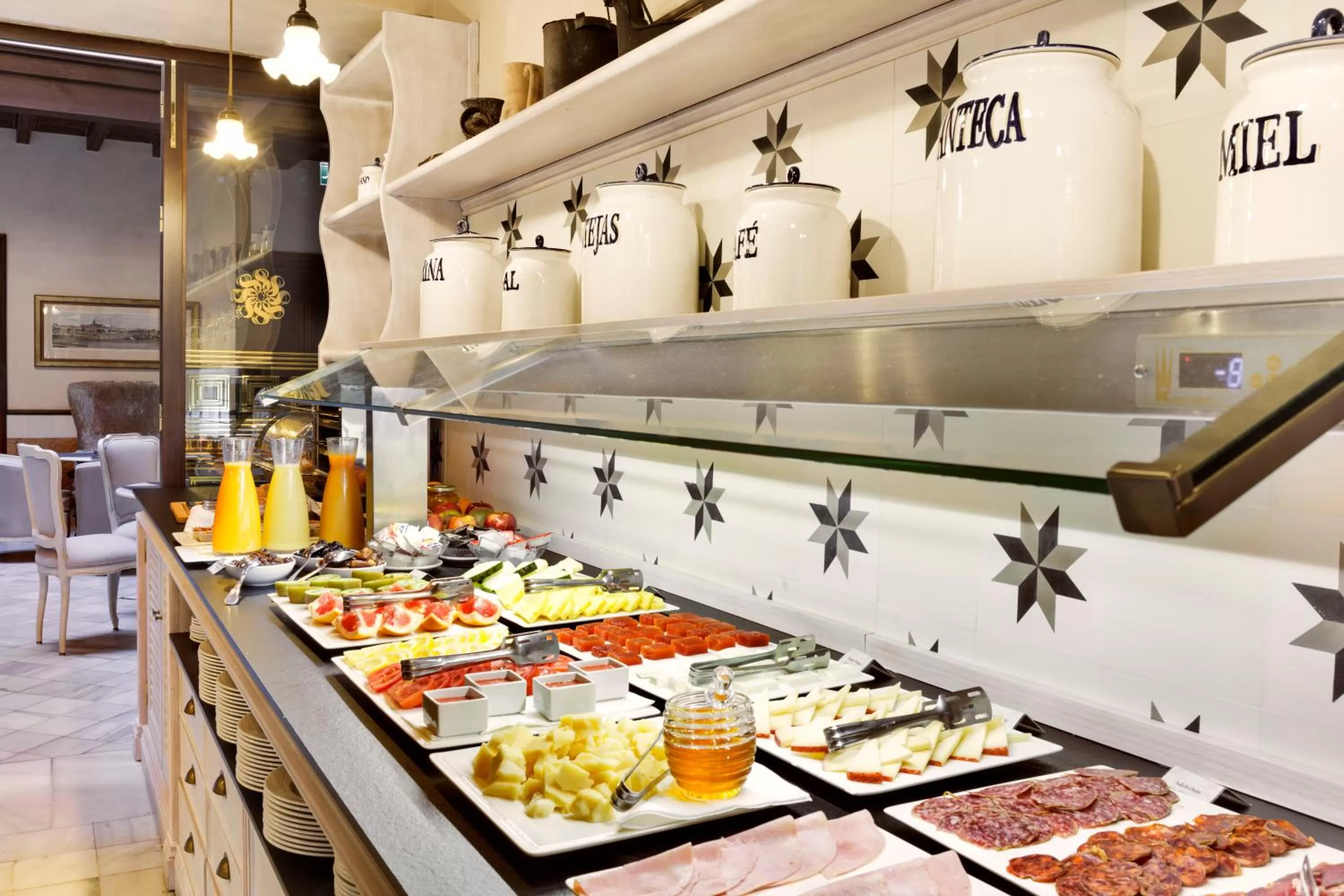 Food and drinks in Hotel Casa 1800 Sevilla