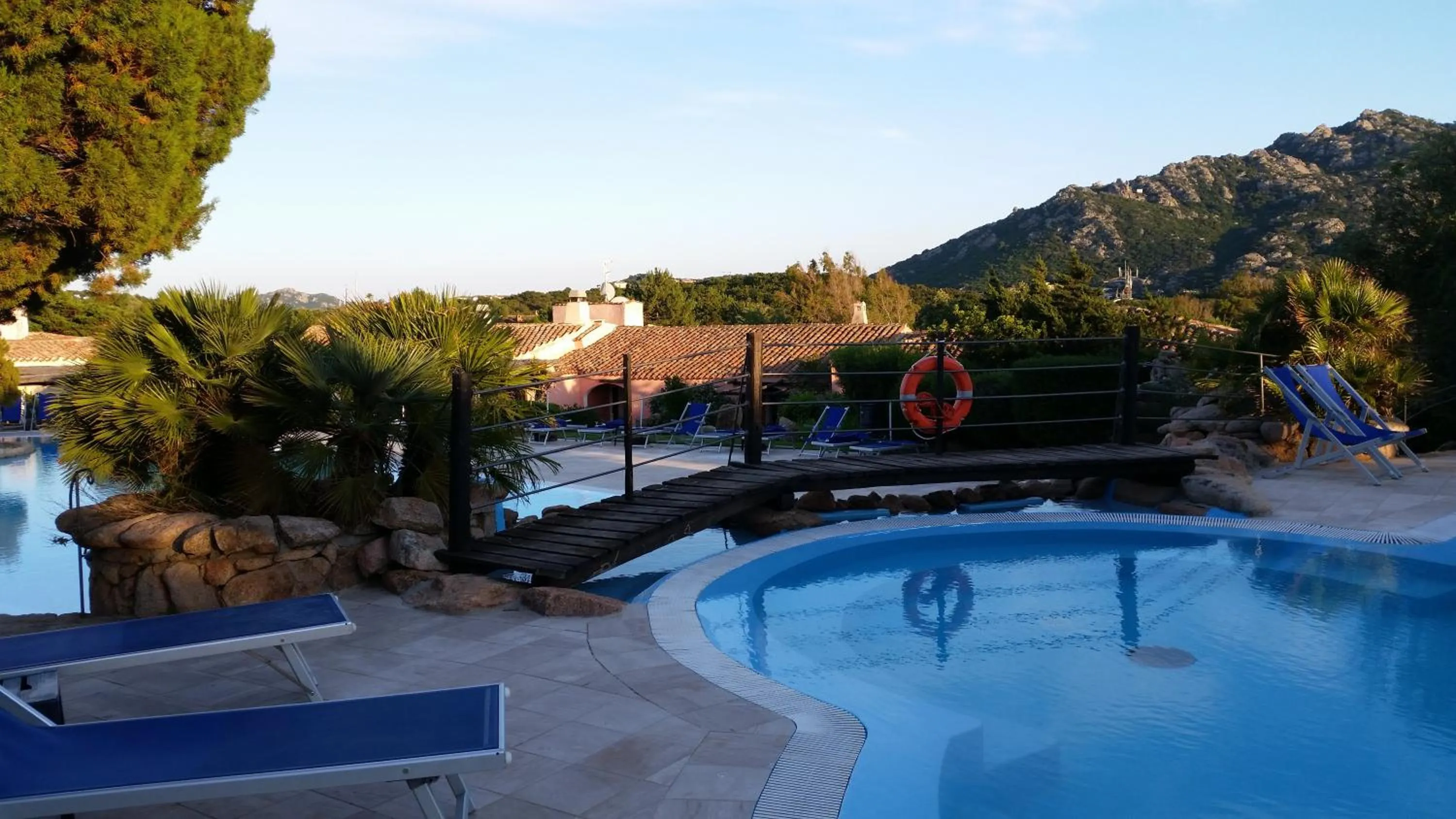 Swimming pool in Colonna Country Club