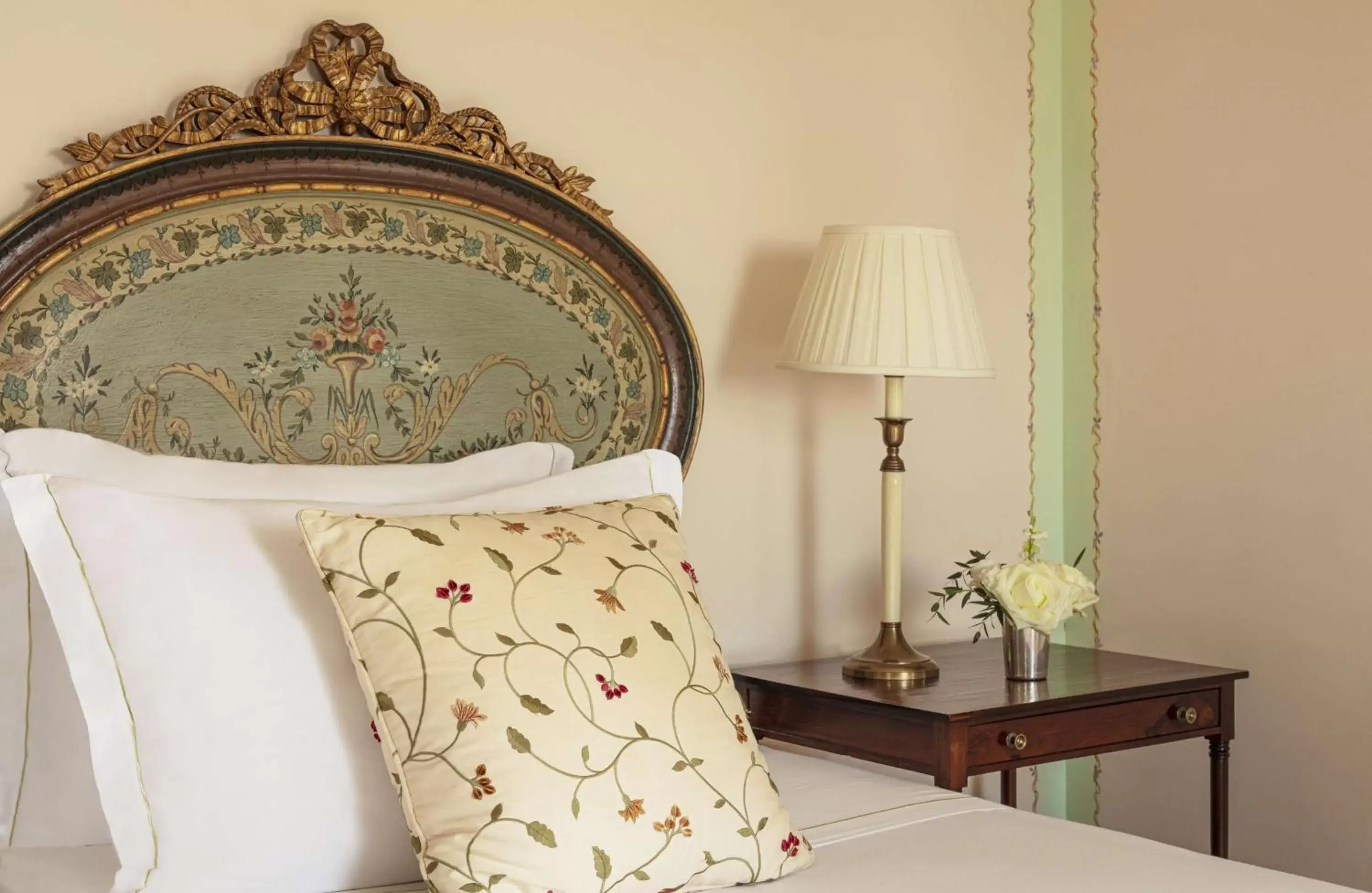 Bedroom, Bed in Tivoli Palácio de Seteais Sintra Hotel - The Leading Hotels of the World
