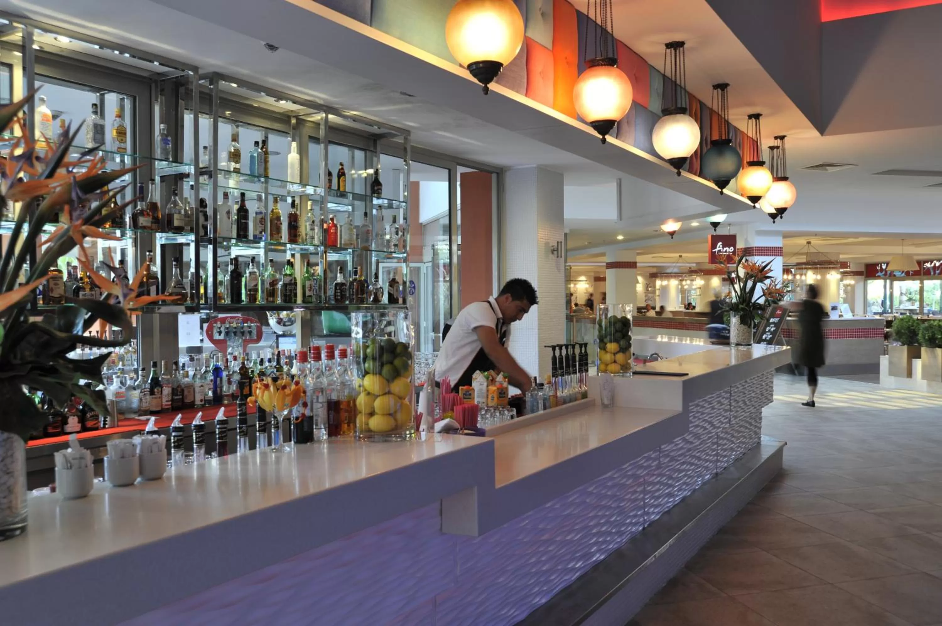 Restaurant/places to eat in Barut B Suites