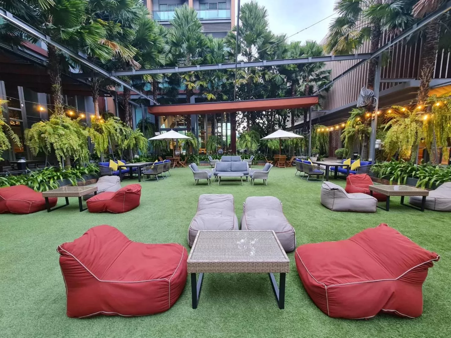 Restaurant/places to eat in AisanA Hotel Korat