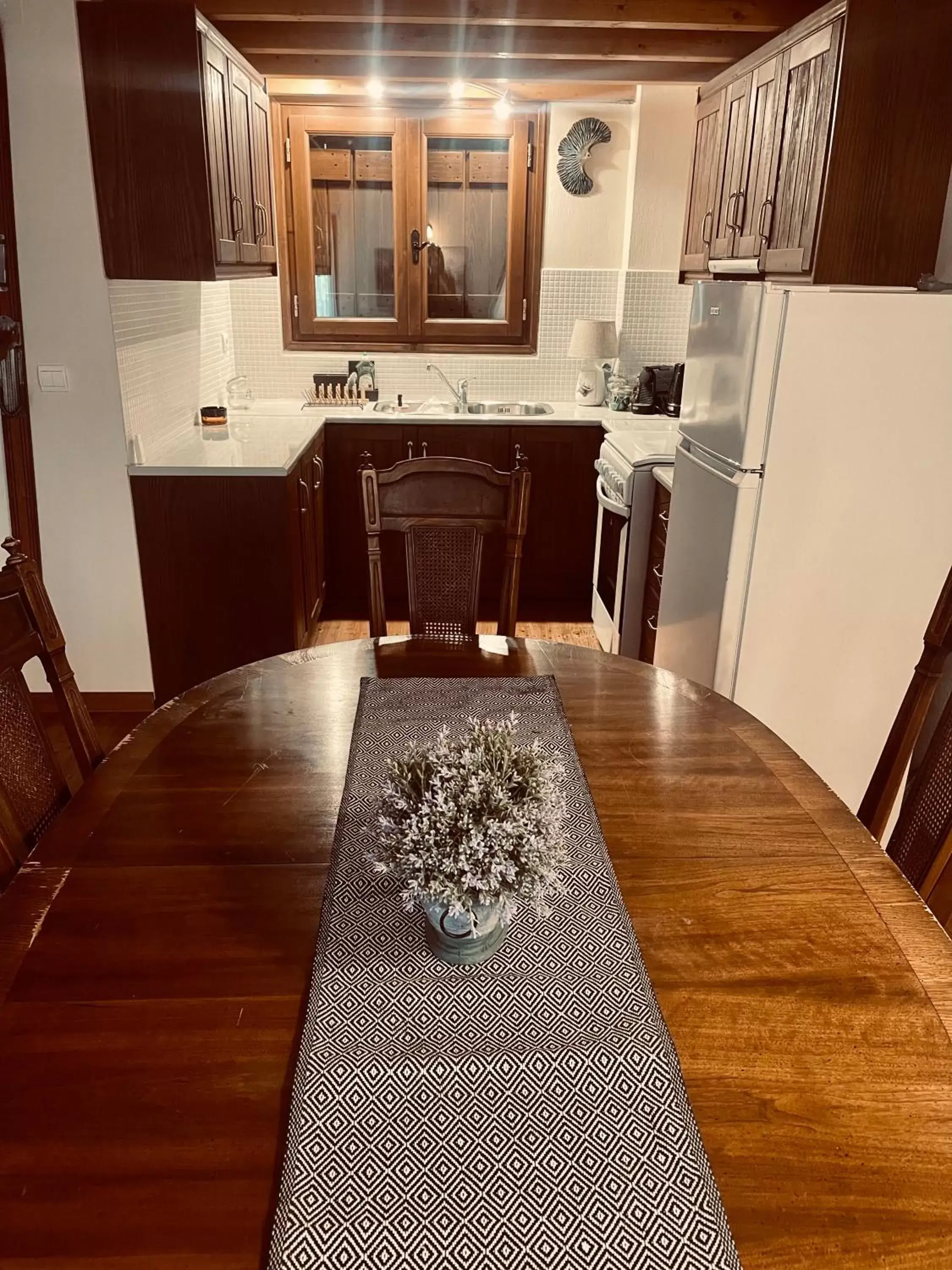 Dining area, Kitchen/Kitchenette in Parnassos Snow Hill Chalet