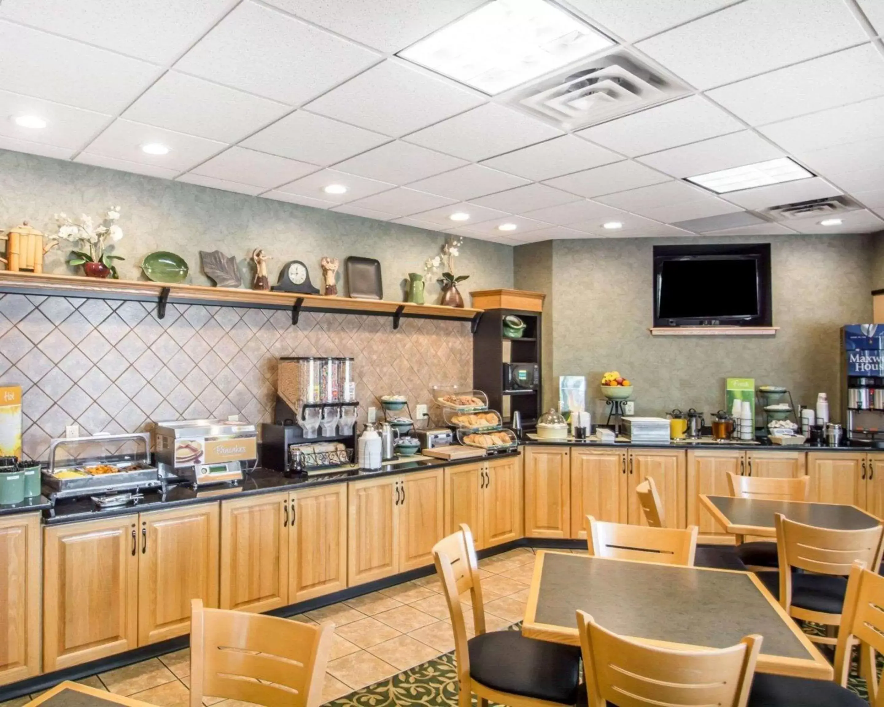 Restaurant/Places to Eat in Quality Inn Geneseo