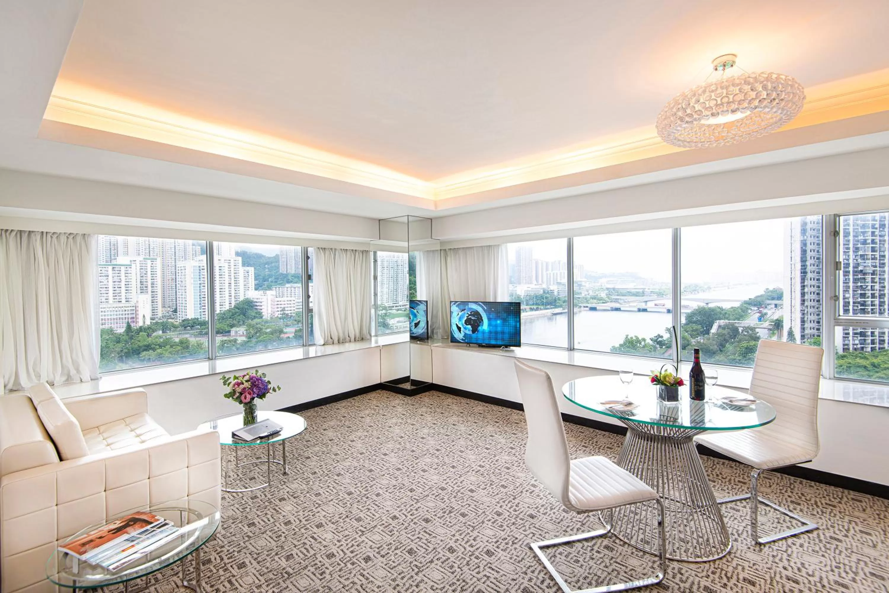 Living room in Regal Riverside Hotel