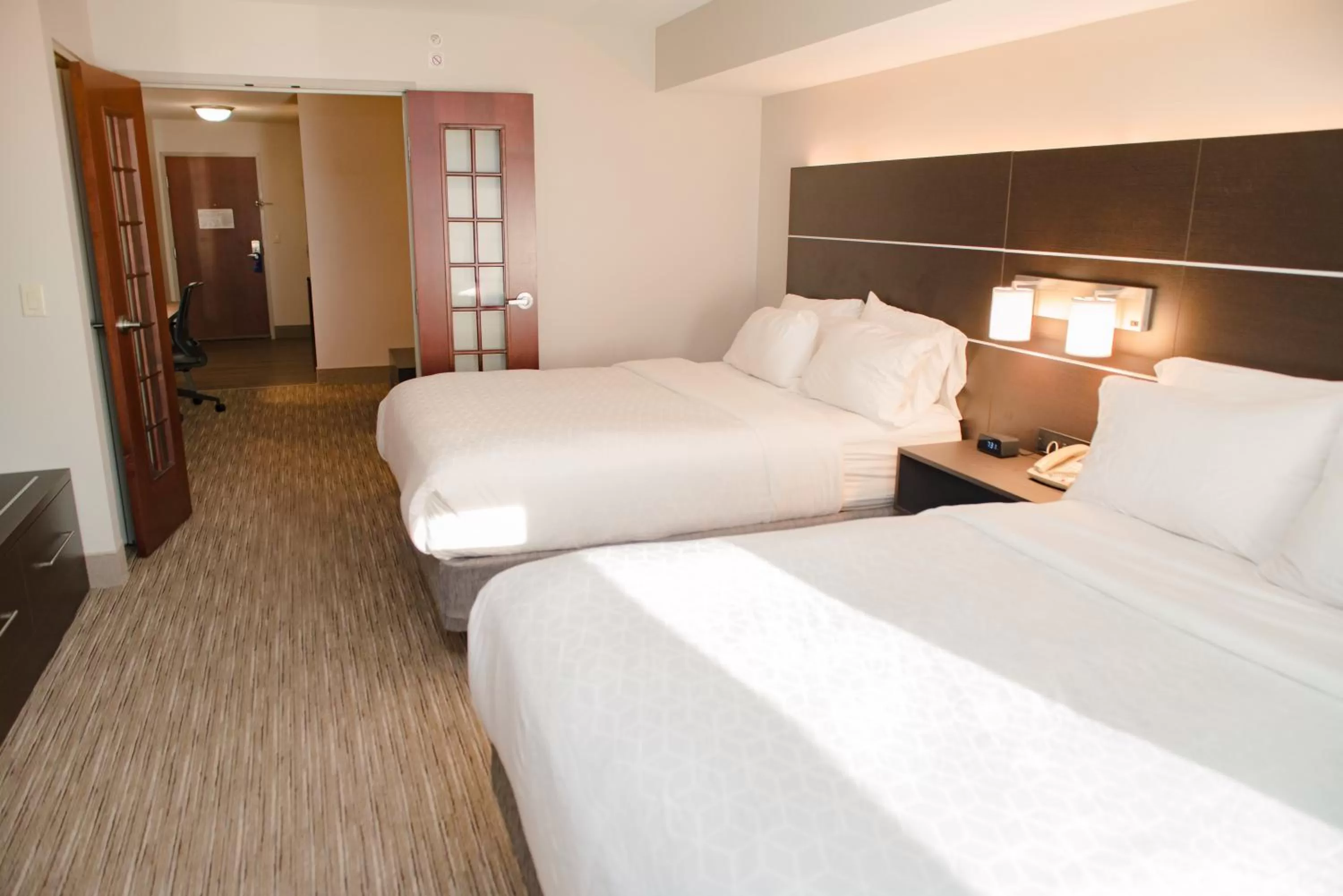Photo of the whole room, Bed in Holiday Inn Express Winona by IHG