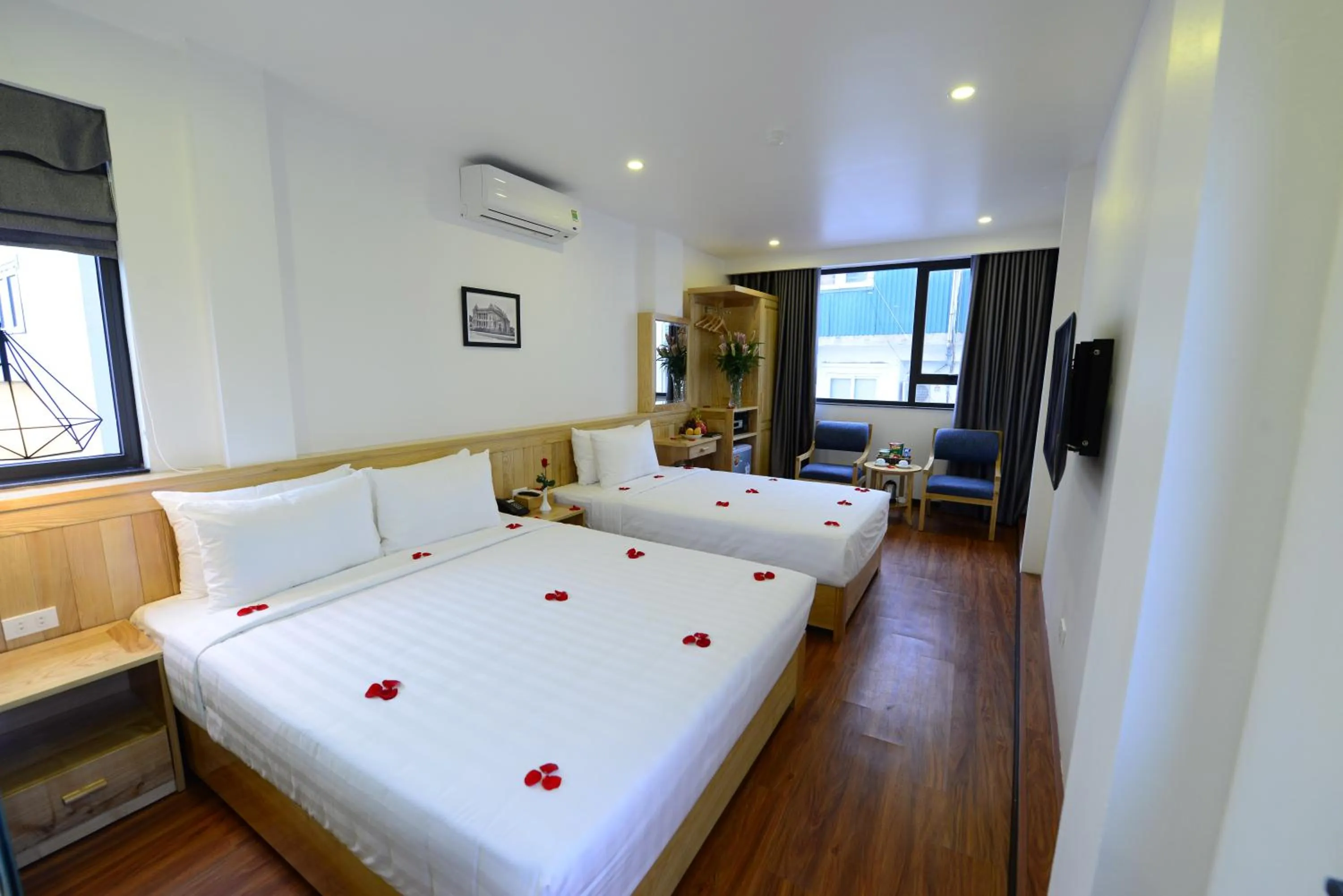 Bedroom, Bed in Blue Hanoi Inn Luxury Hotel