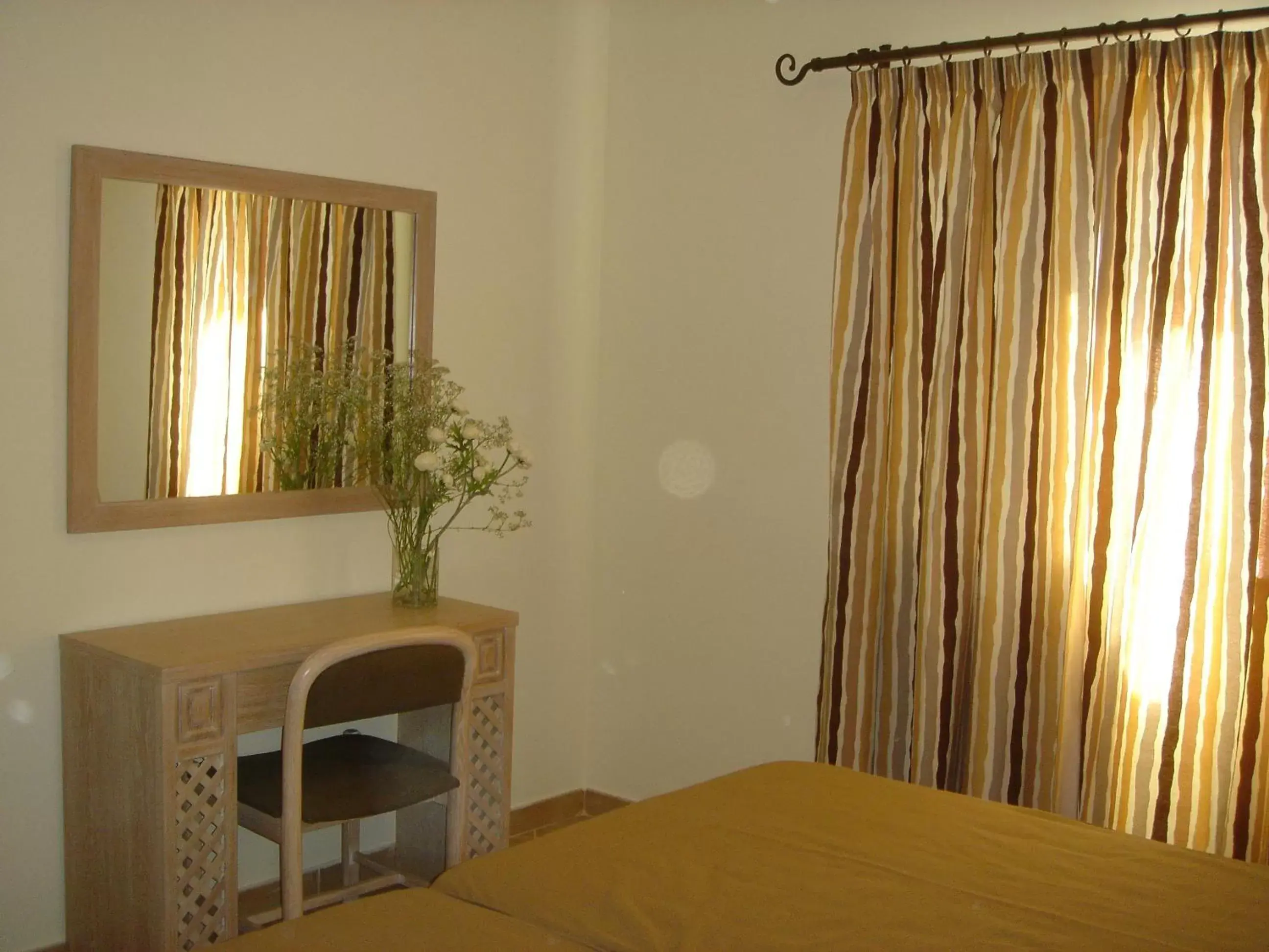 Photo of the whole room, Bed in Clube Albufeira Garden Village