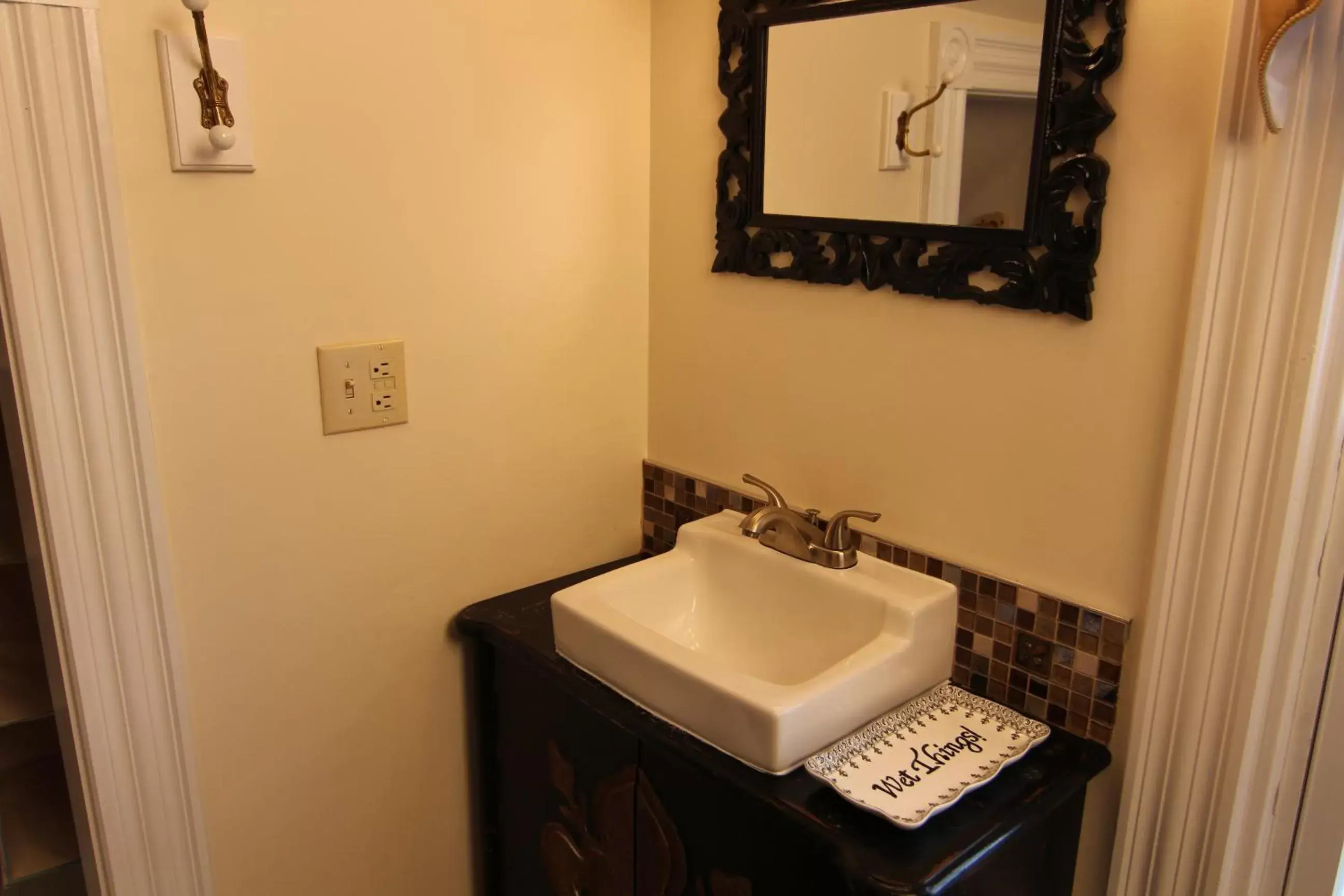 Bathroom in Kendall Tavern Inn Bed and Breakfast