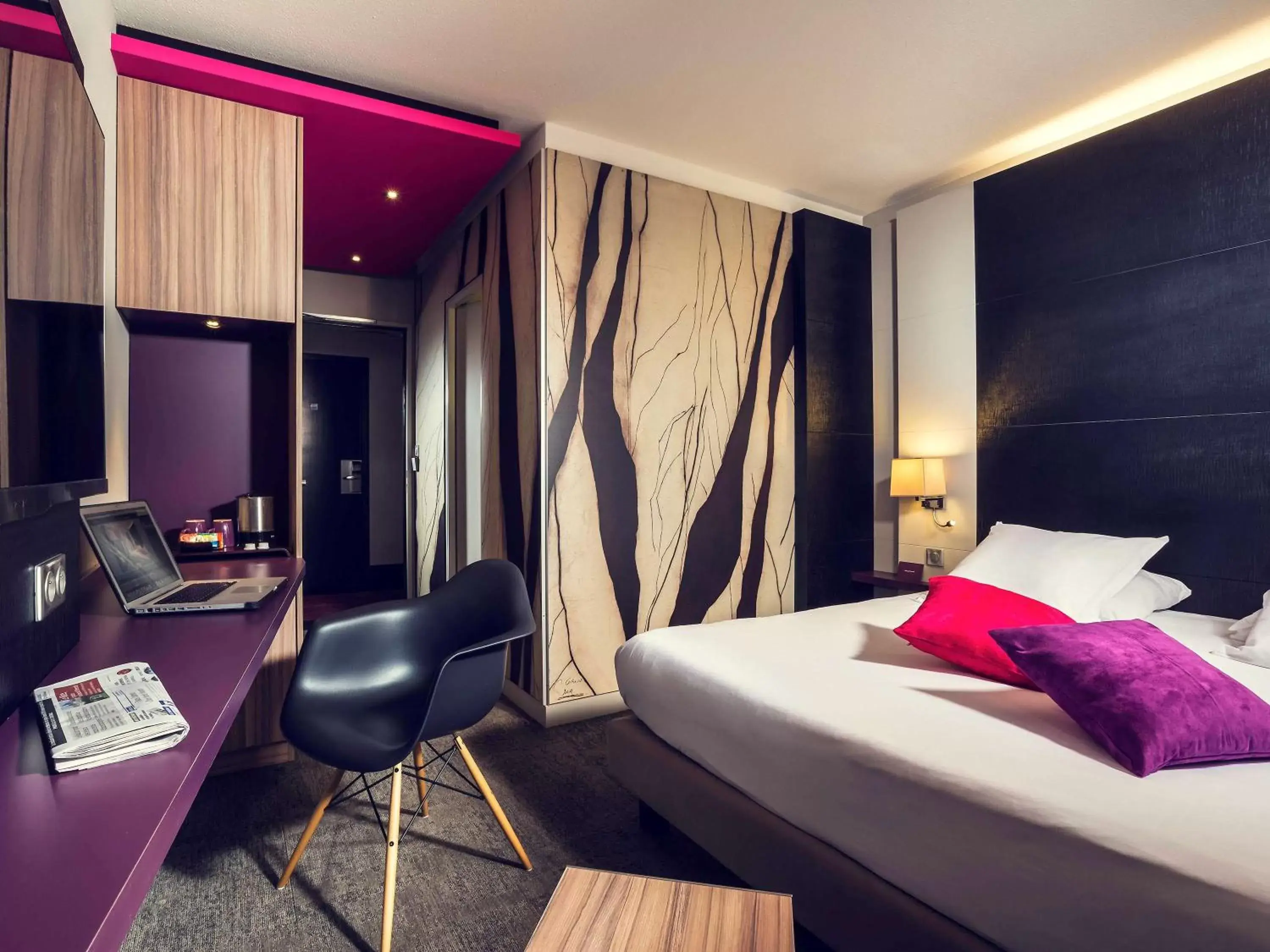 Photo of the whole room, Bed in Mercure Colmar Centre Unterlinden