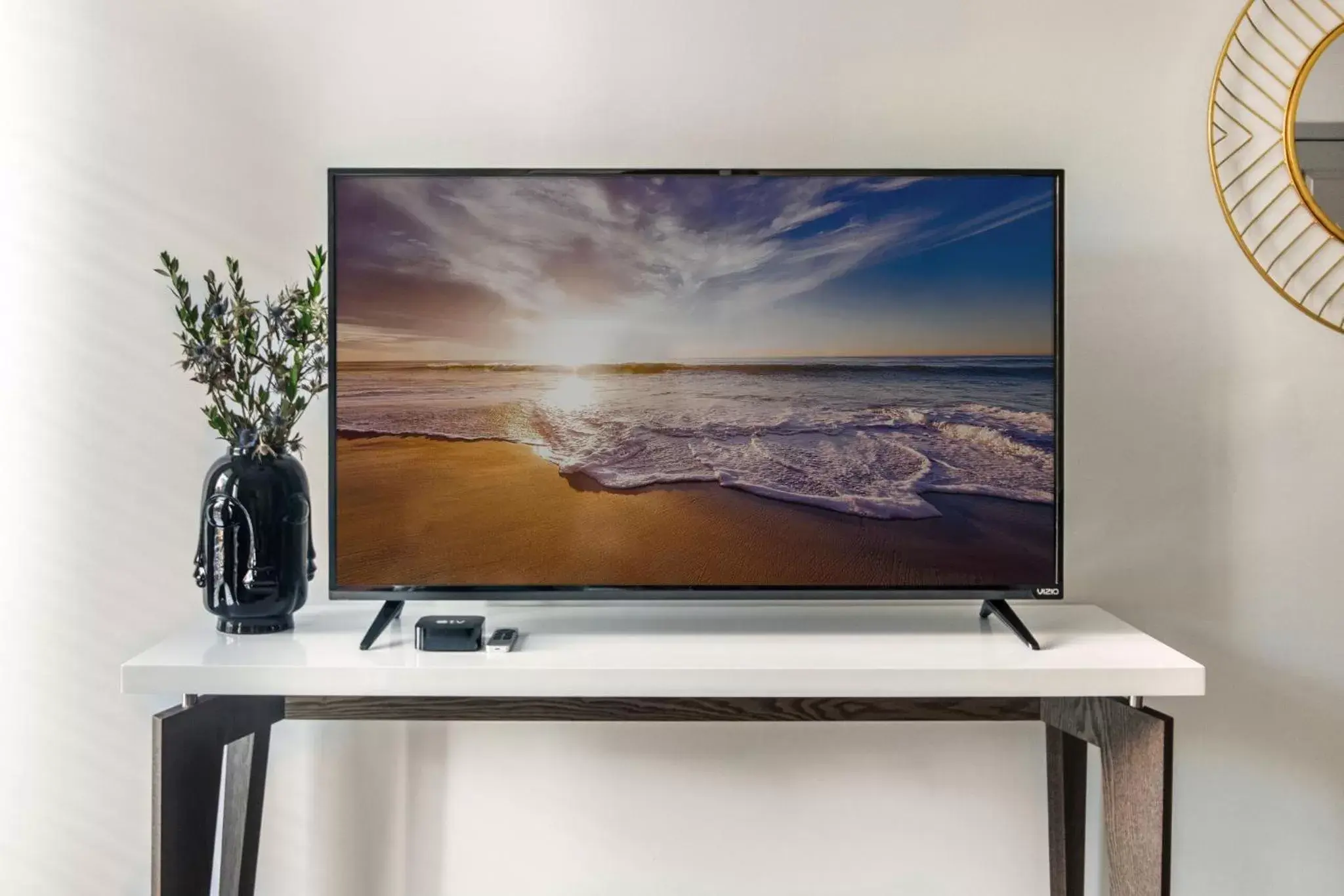 TV and multimedia in Placemakr Music Row - Vanderbilt TV and multimedia in Placemakr Music Row - Vanderbilt