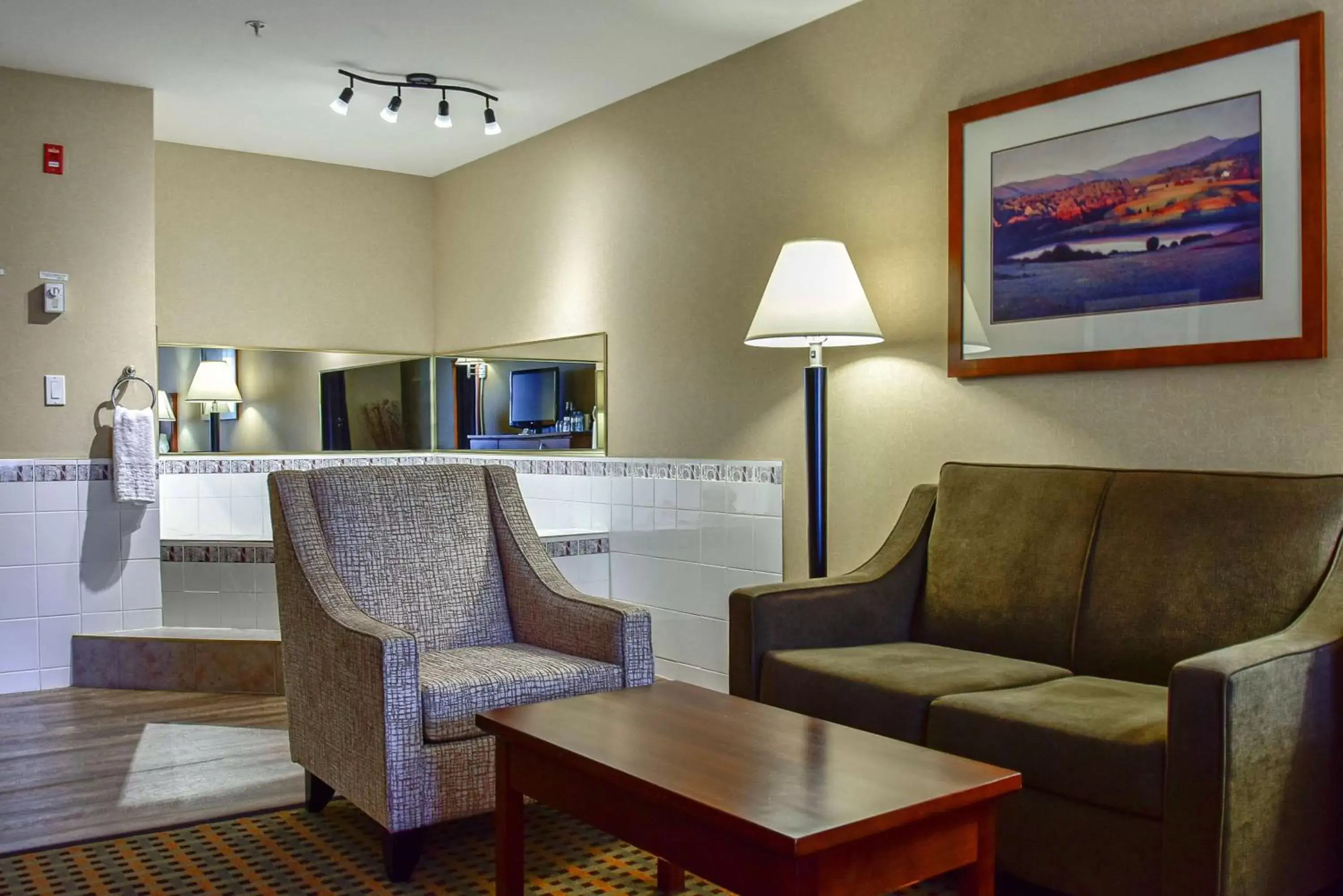 Photo of the whole room, Seating Area in Best Western Plus Osoyoos Hotel & Suites