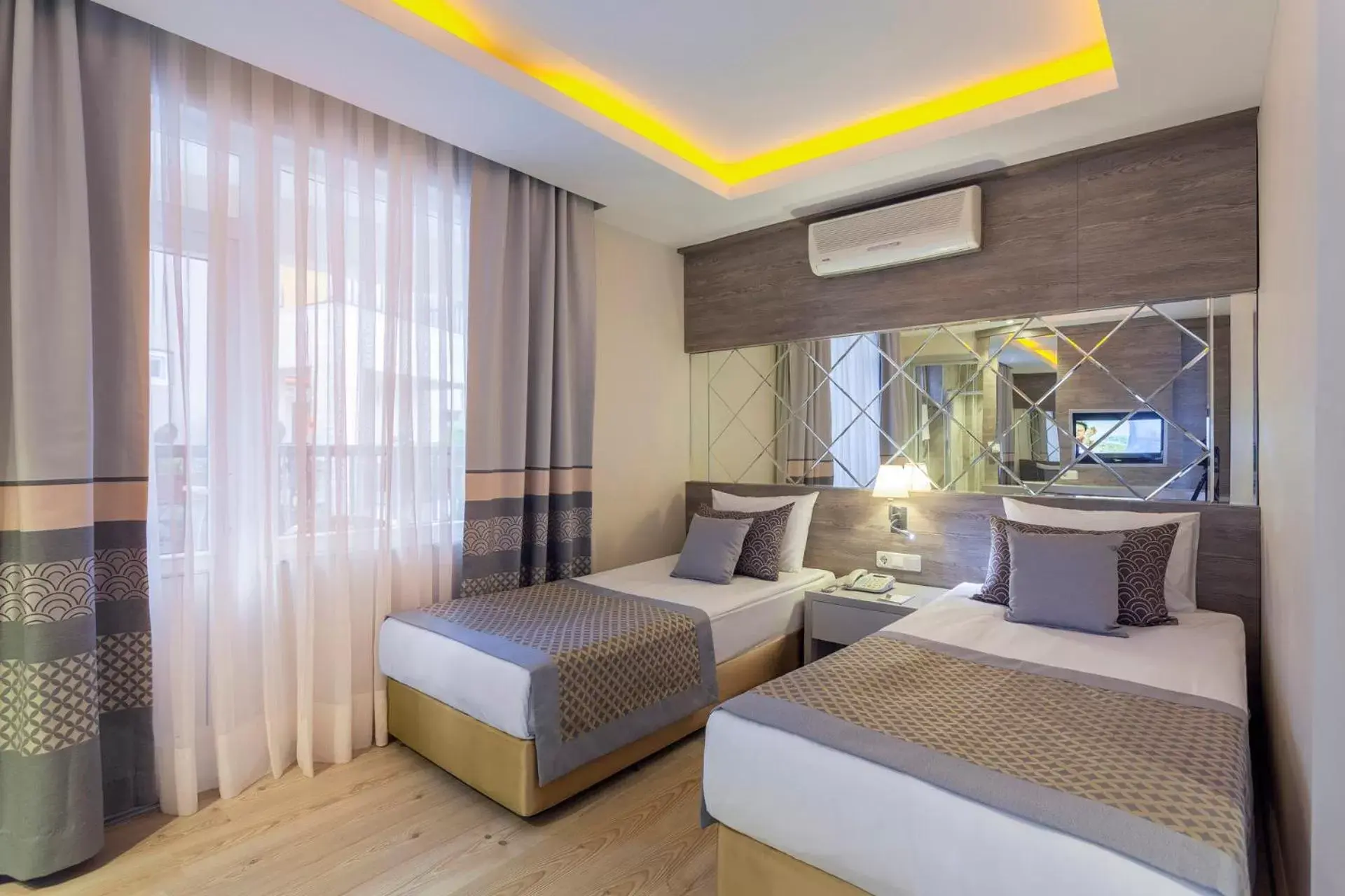 Bedroom, Bed in Hotel Turan Prince - Ex Sentido Turan Prince
