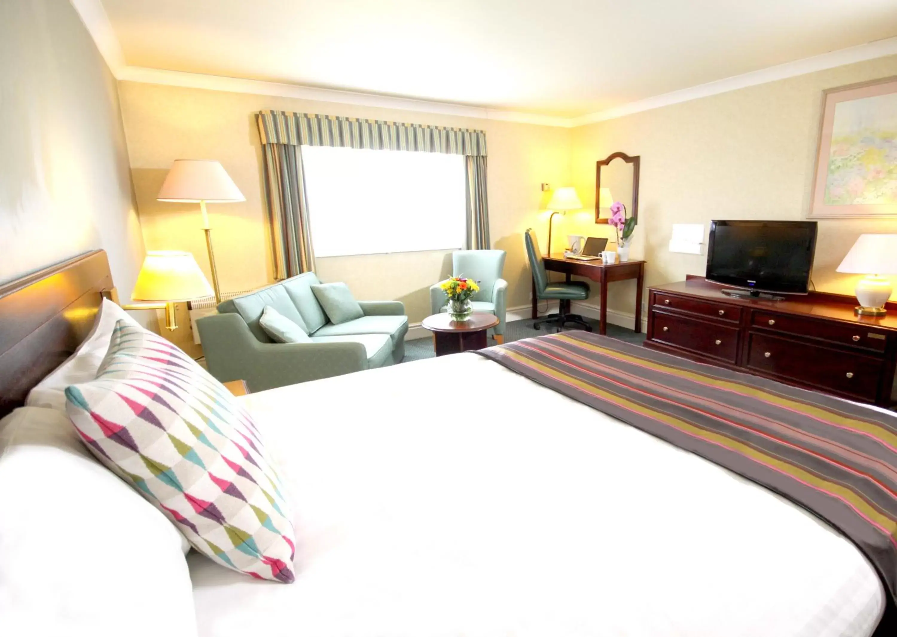 Bedroom, TV/Entertainment Center in Citrus Hotel Coventry South by Compass Hospitality