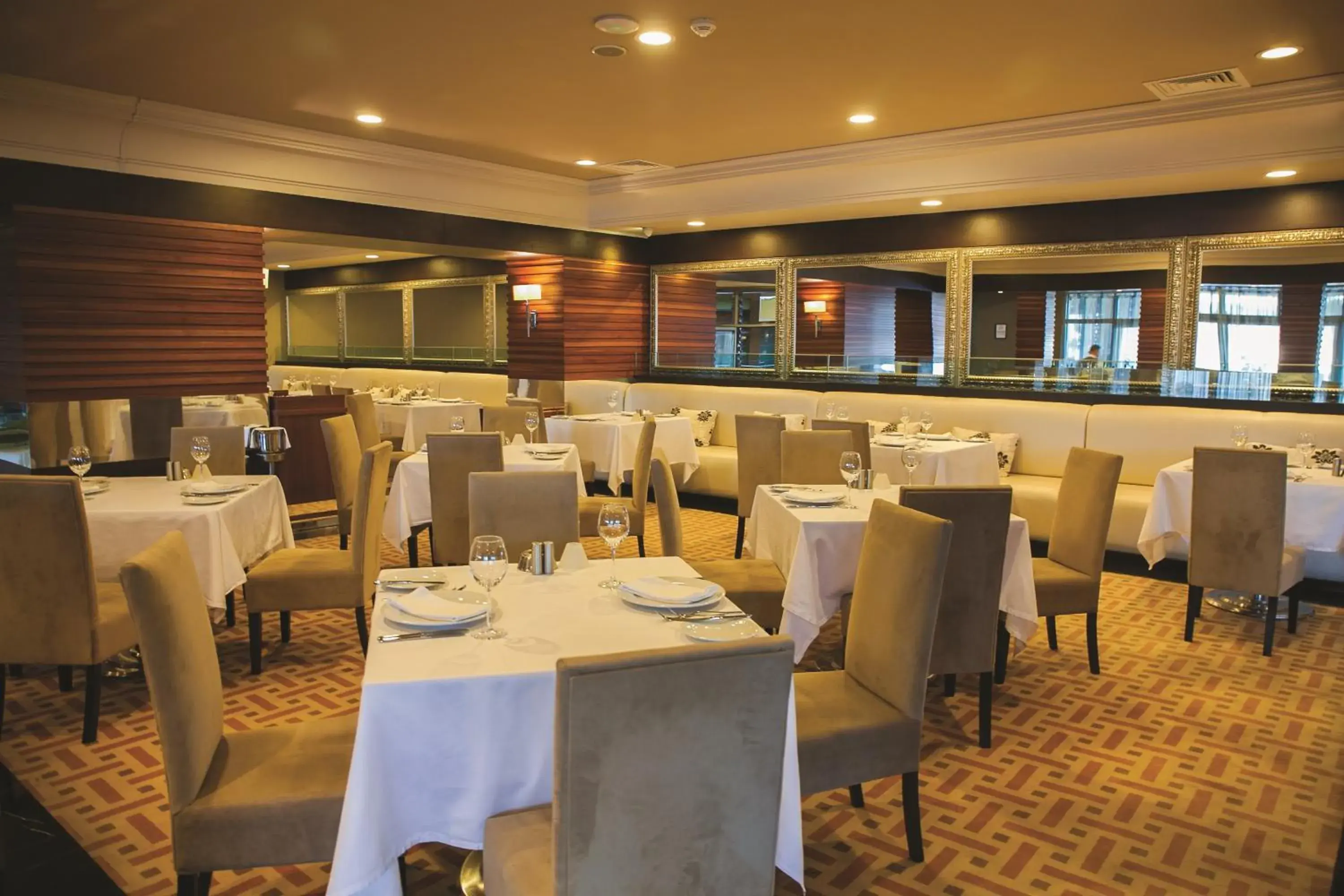 Restaurant/Places to Eat in Kolin Hotel