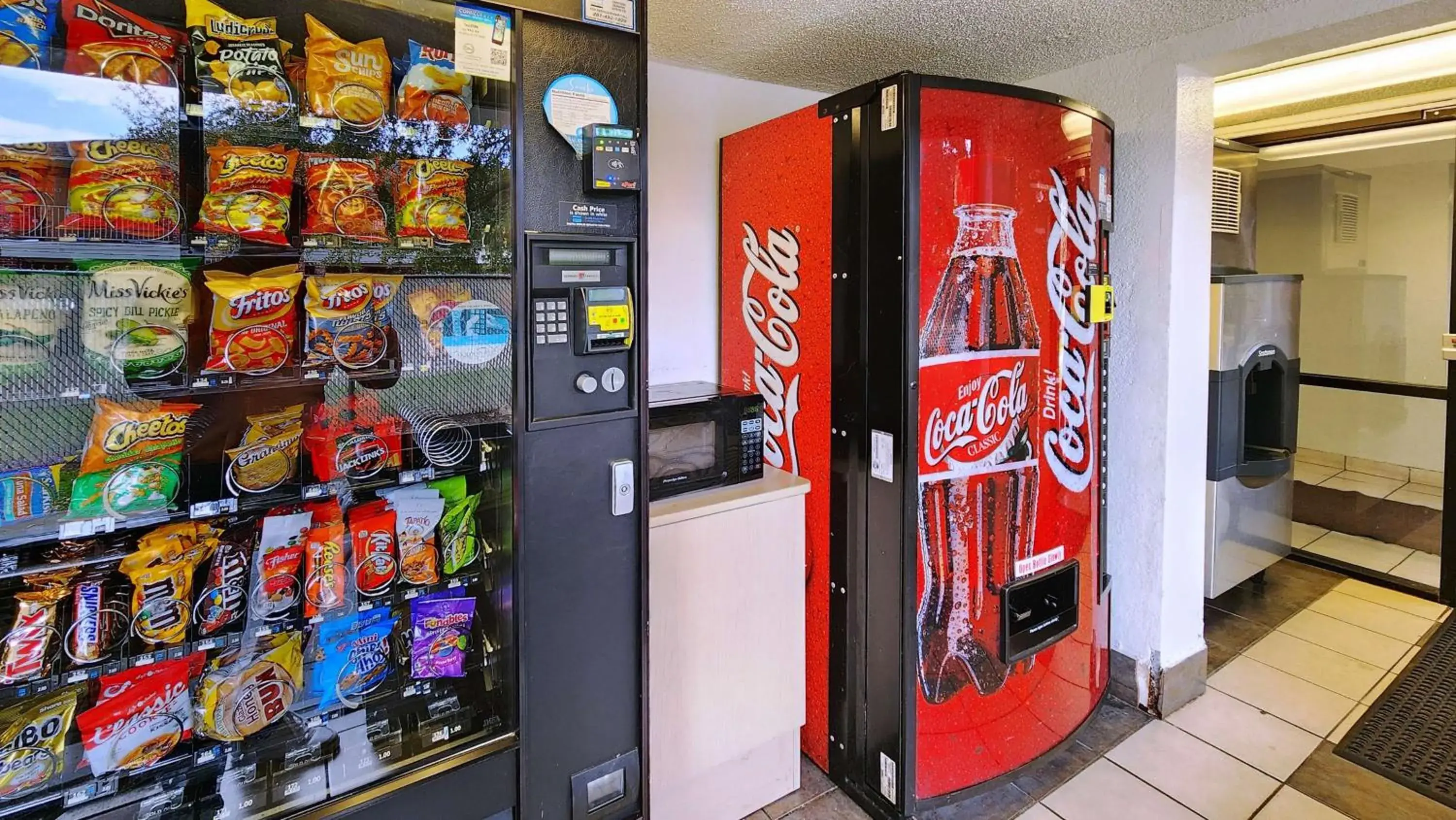 vending machine, Supermarket/Shops in Motel 6 Houston, TX - Medical Center/NRG Stadium