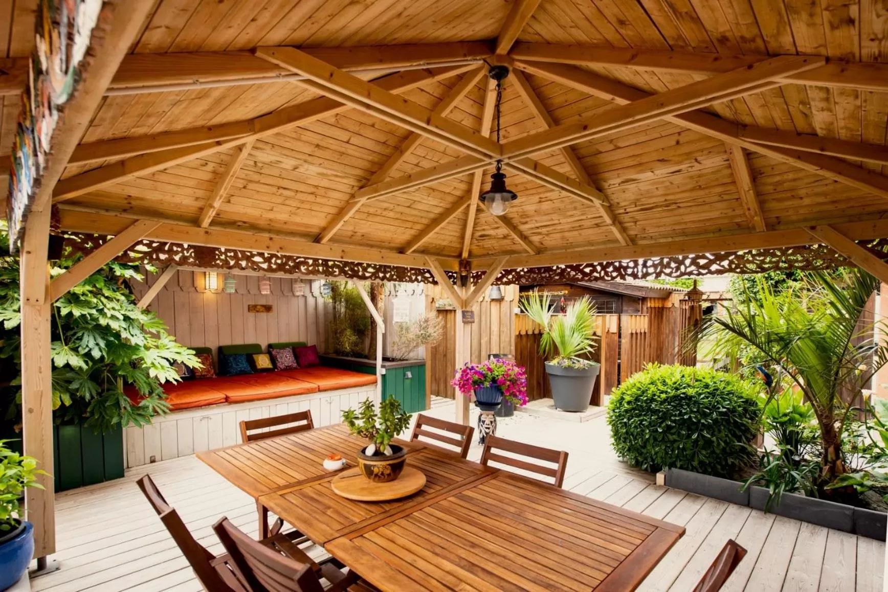 Patio in VILLA ZENITH Hostel - LA MAISON