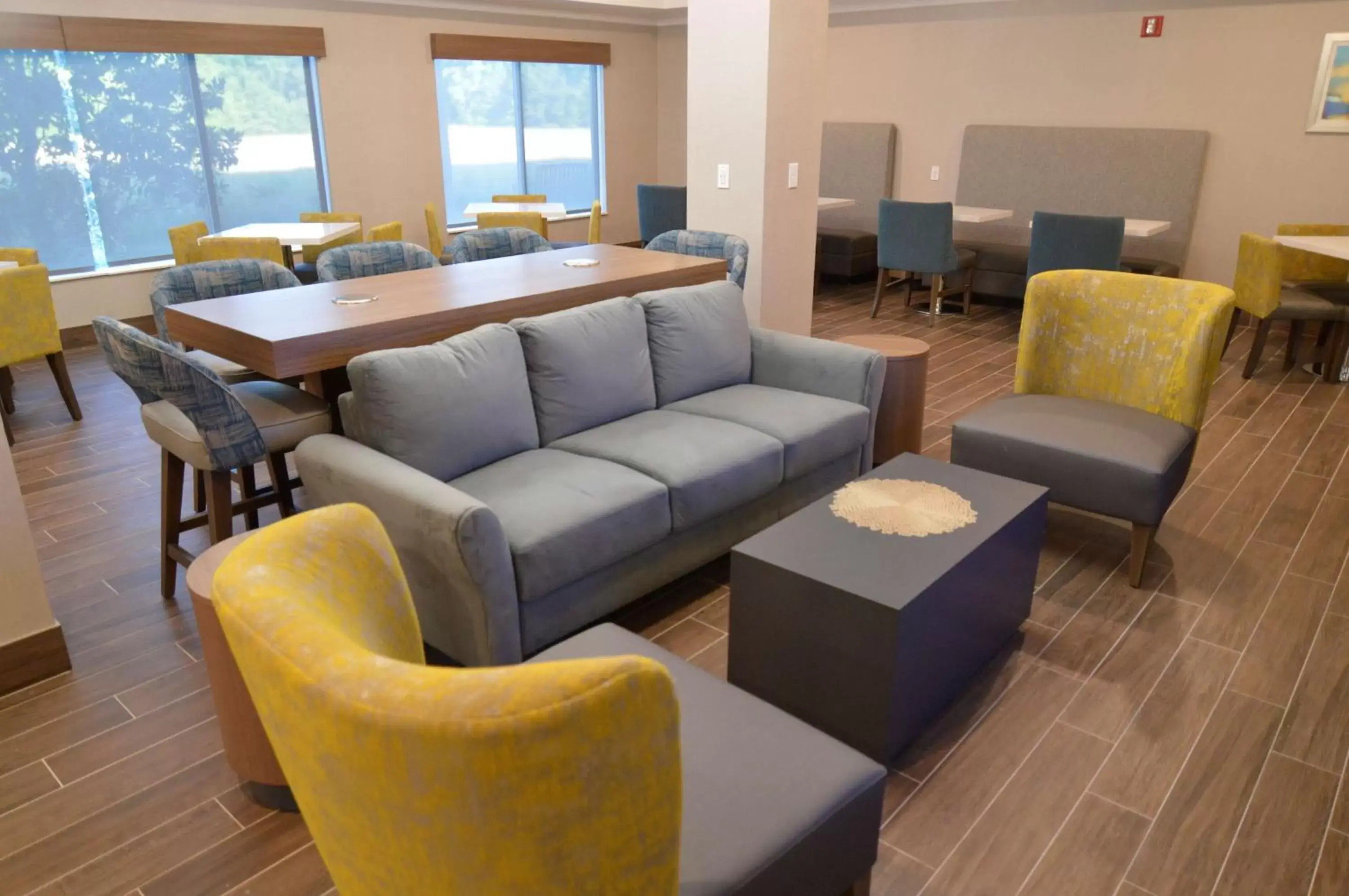 Restaurant/places to eat, Seating Area in Best Western Plus Longview - University Hotel