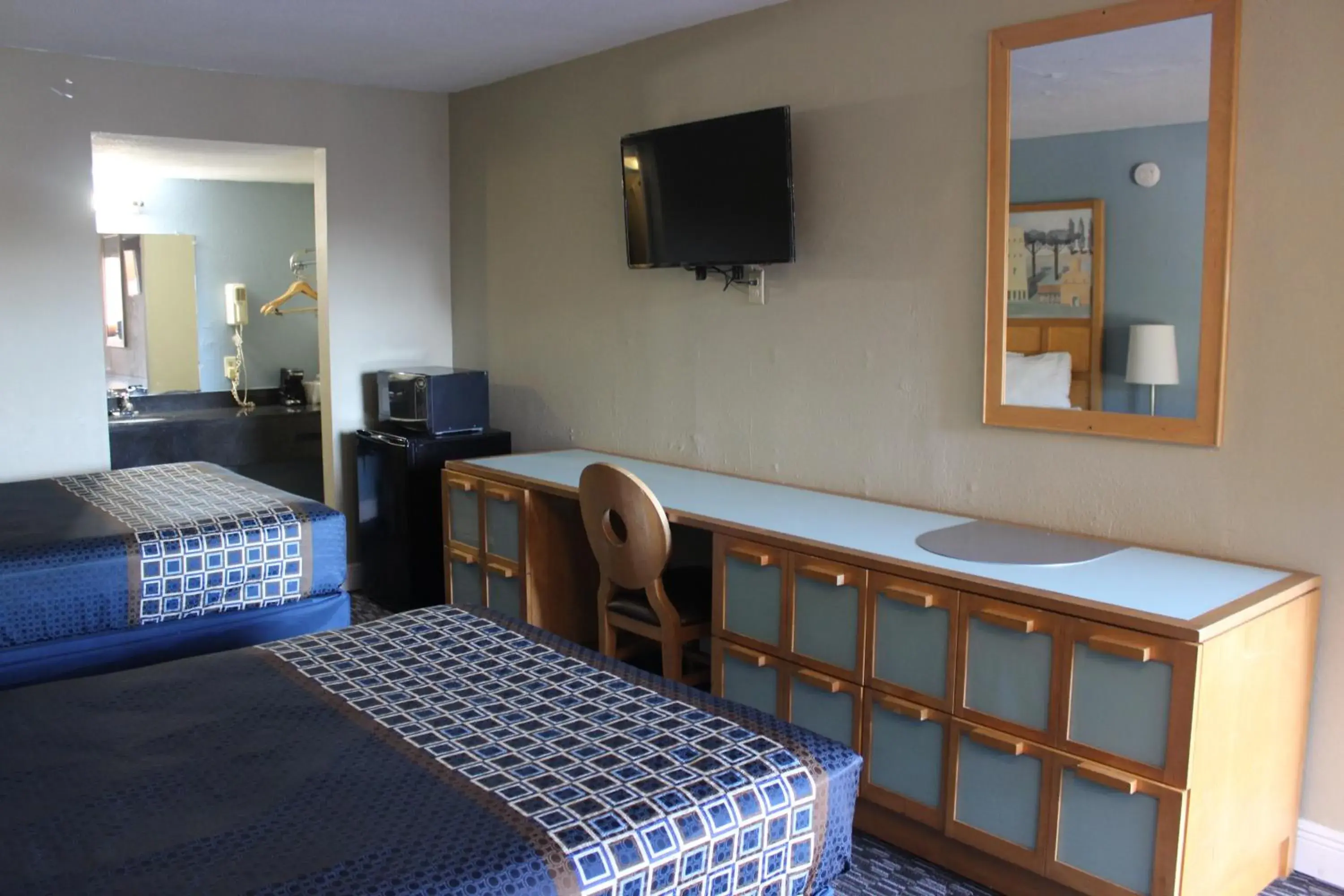 Tampa Inn Near Busch Gardens Tampa Inn Near Busch Gardens