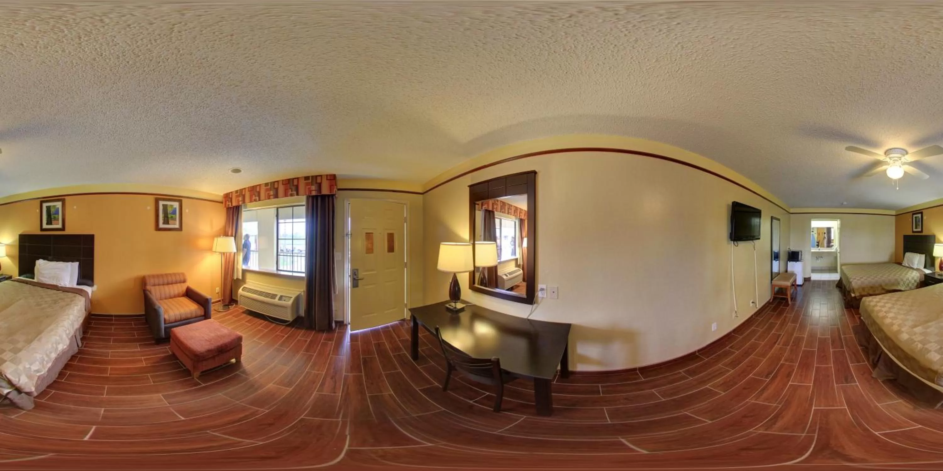 Bed in Deluxe Inn and Suites