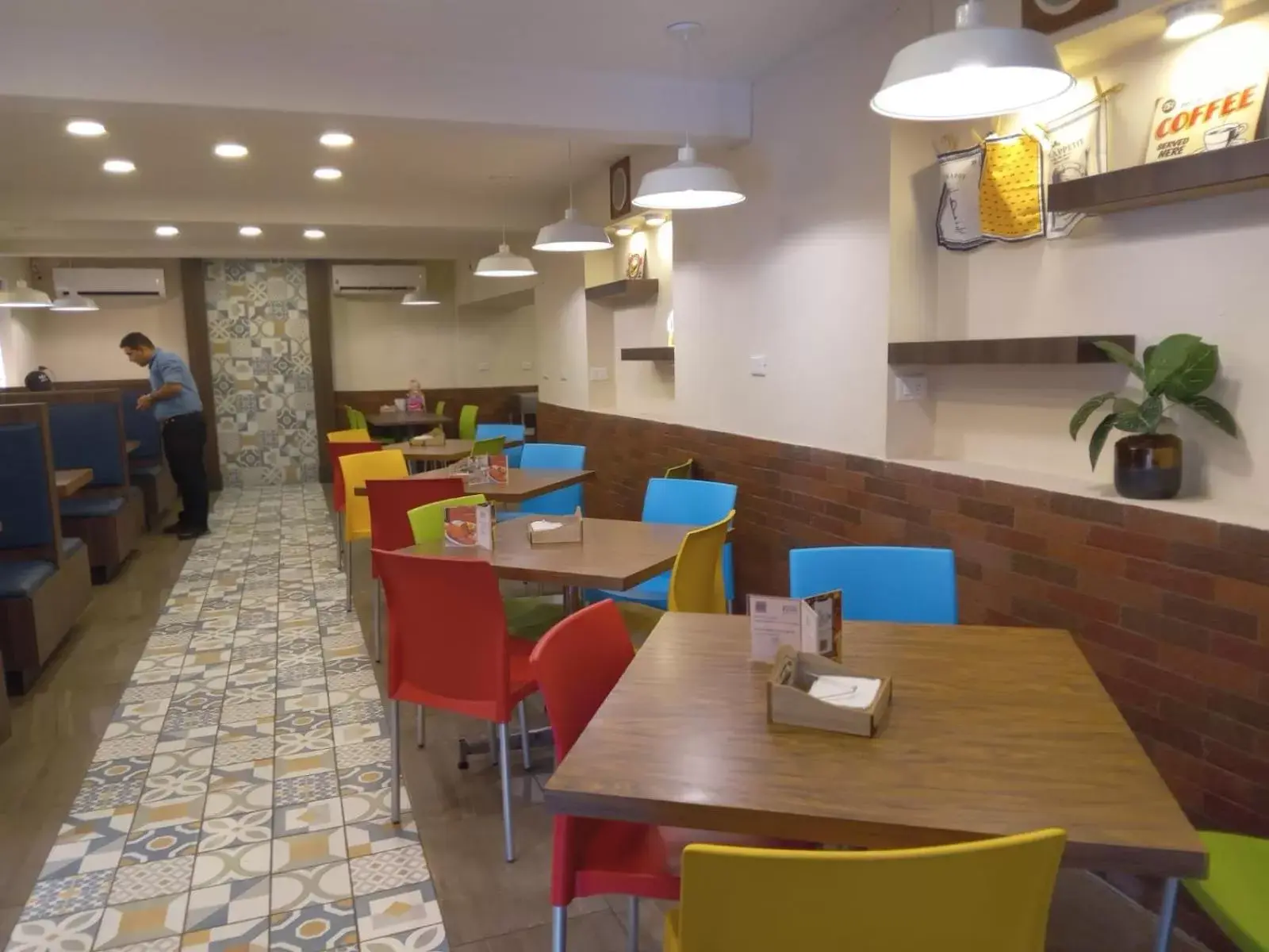 Property building, Restaurant/Places to Eat in Hotel Suites Kino