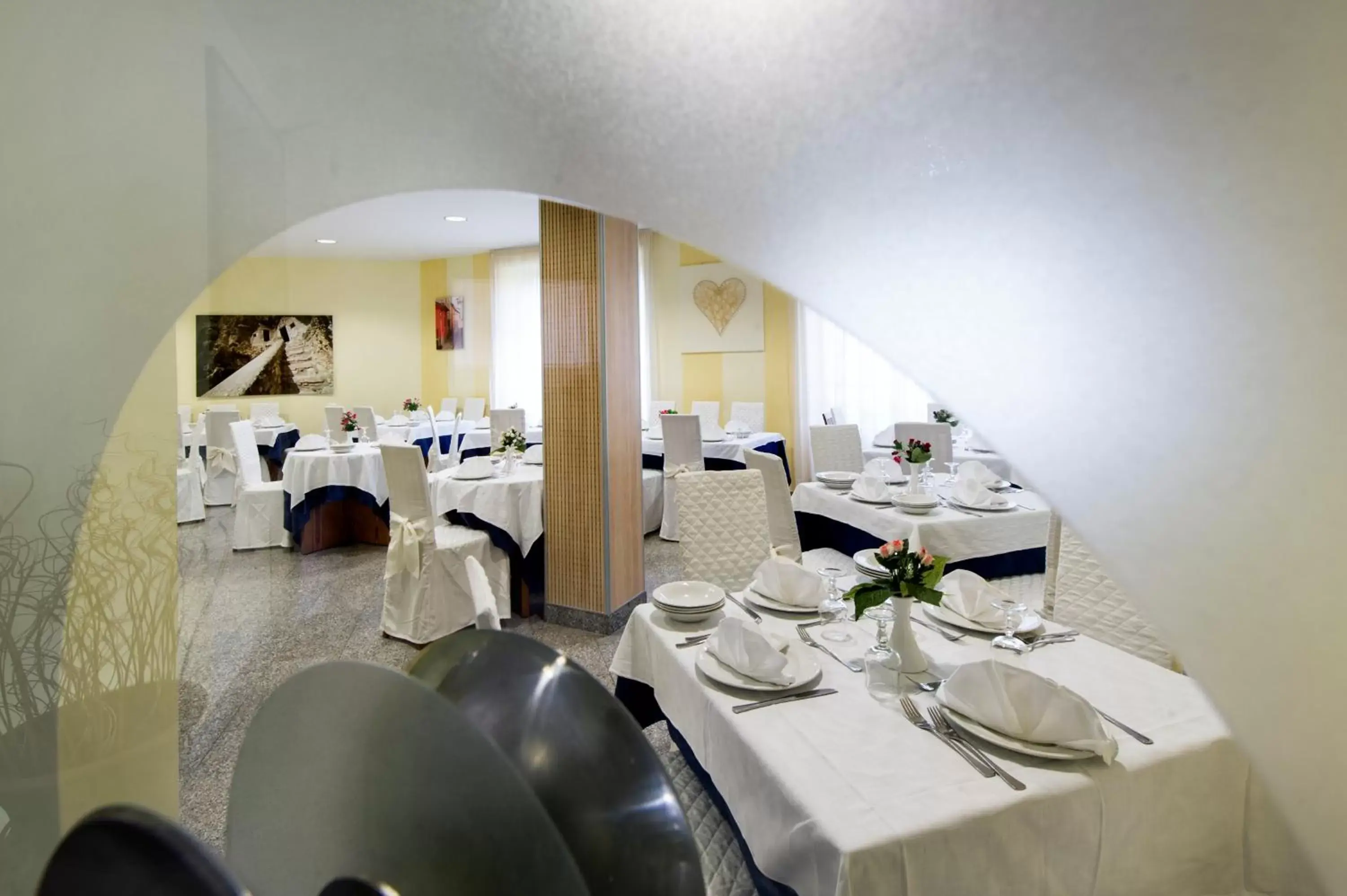 Restaurant/Places to Eat in Hotel Delle Rose