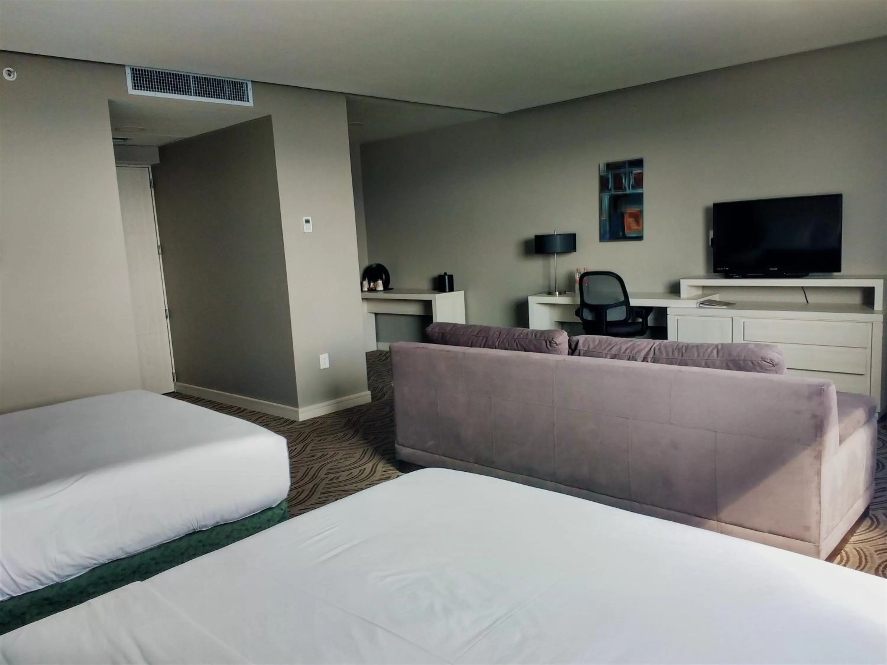 Photo of the whole room, Bed in Holiday Inn Express Pachuca by IHG