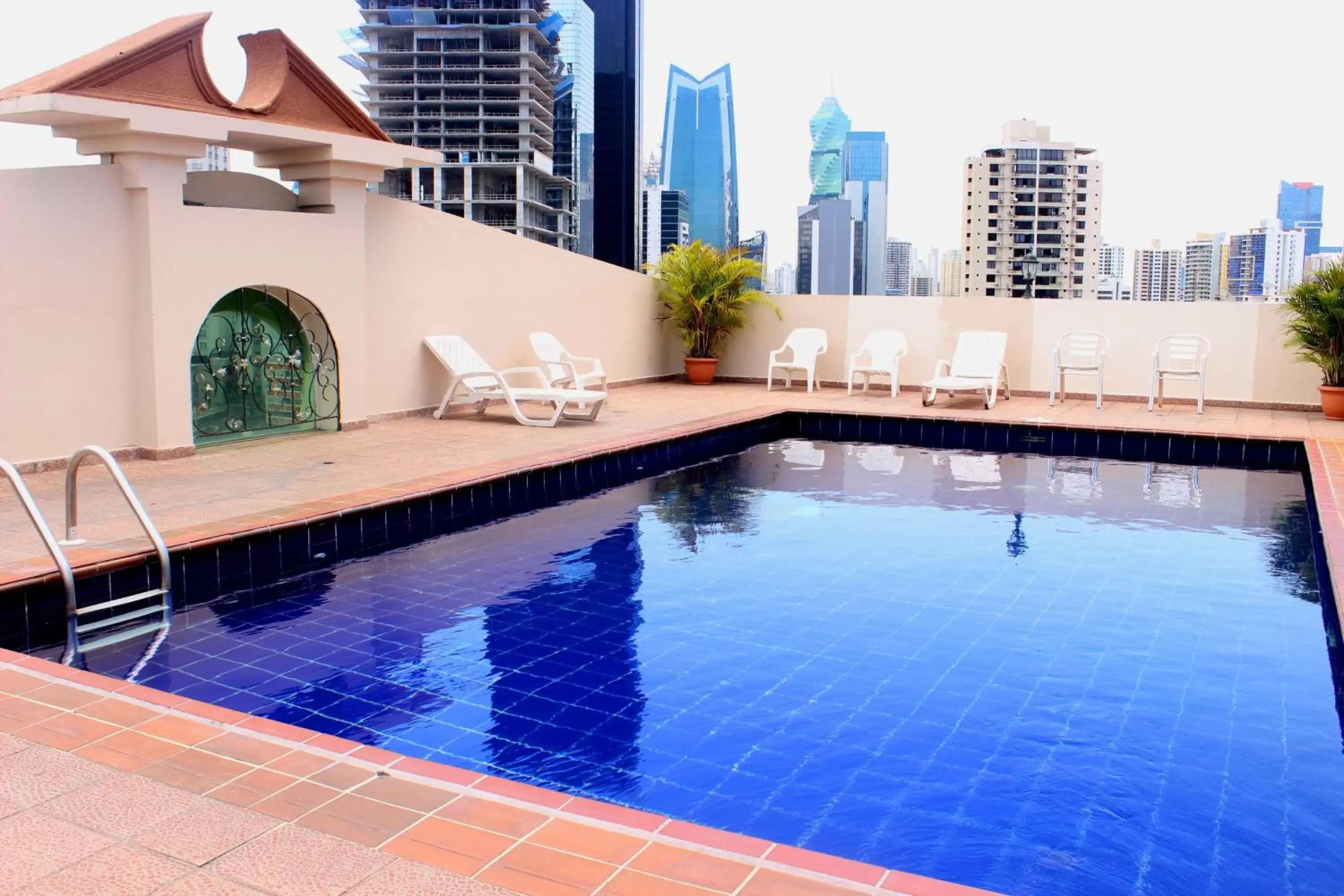 Swimming Pool in Hotel Terranova