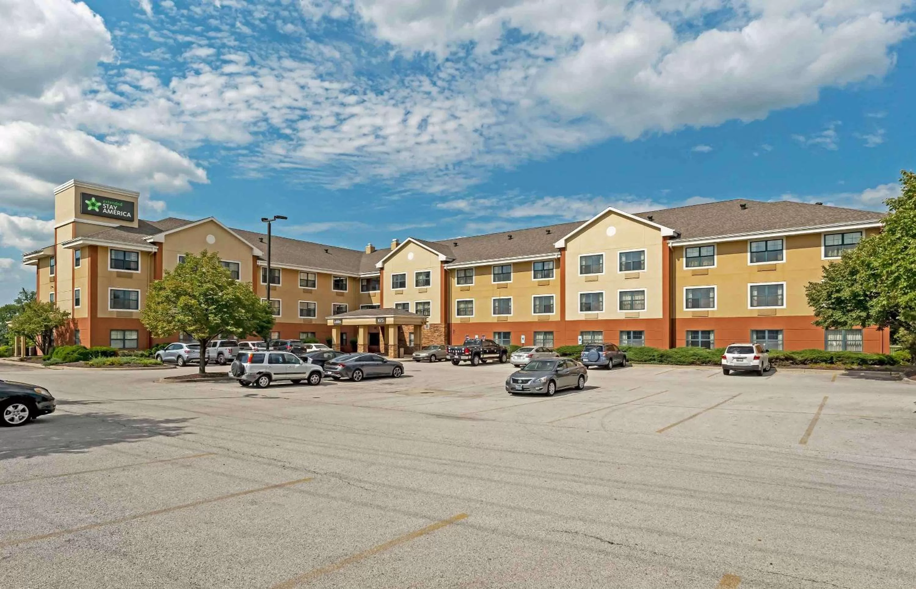 Property building in Extended Stay America Select Suites - Chicago - Hanover Park
