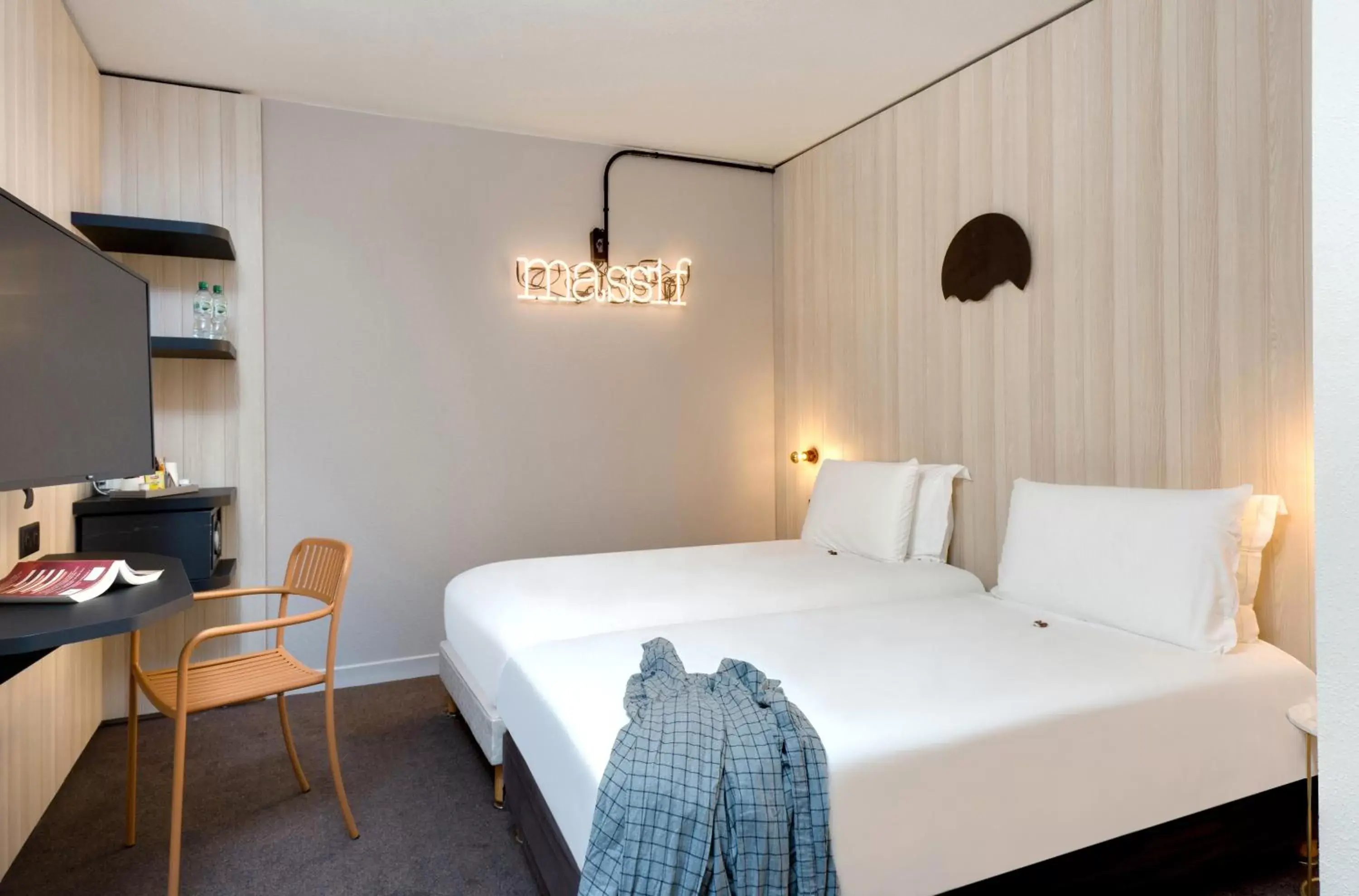 Photo of the whole room, Bed in Kyriad Clermont-Ferrand-Sud - La Pardieu