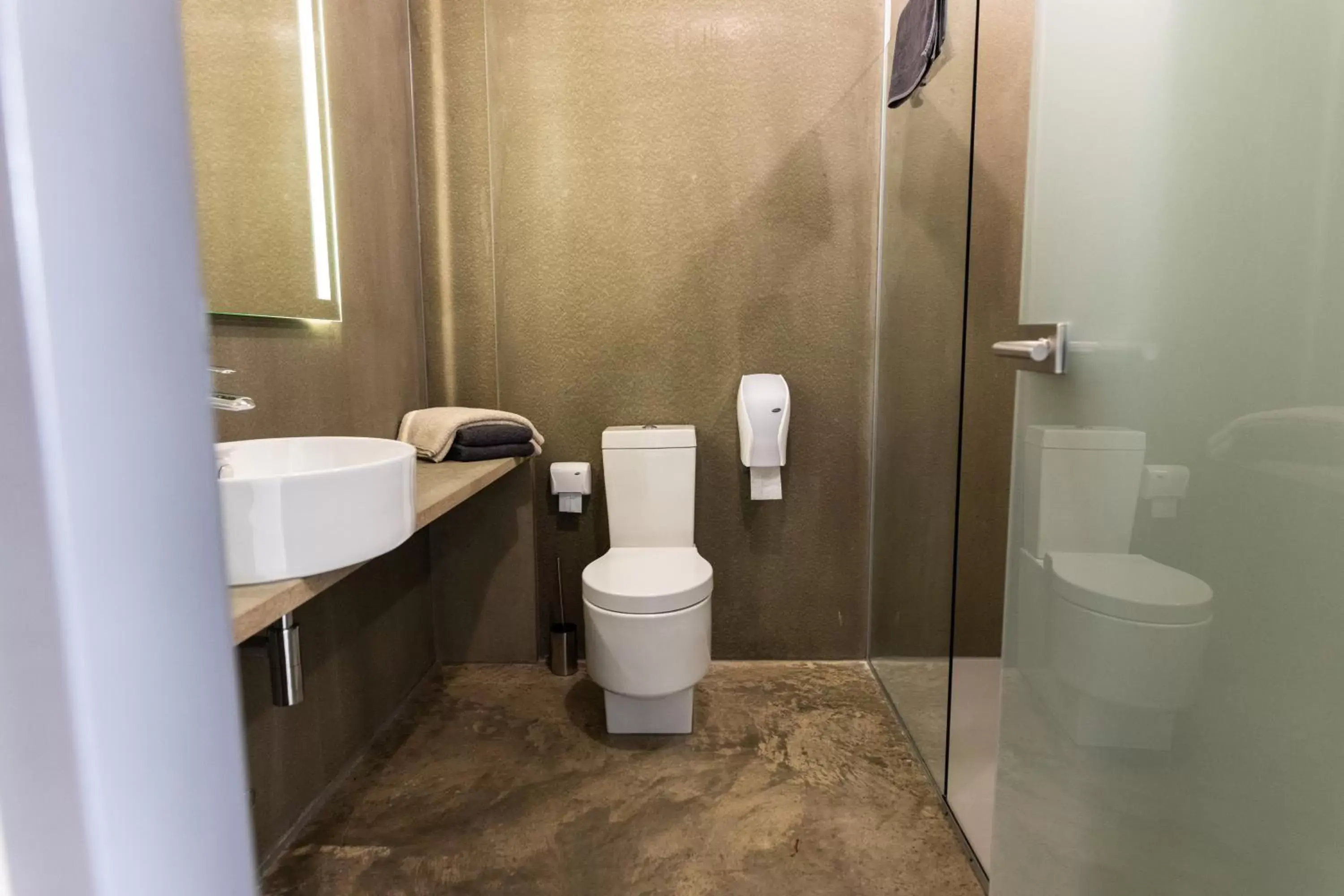 Toilet, Bathroom in Avaneo Hotel Marktredwitz