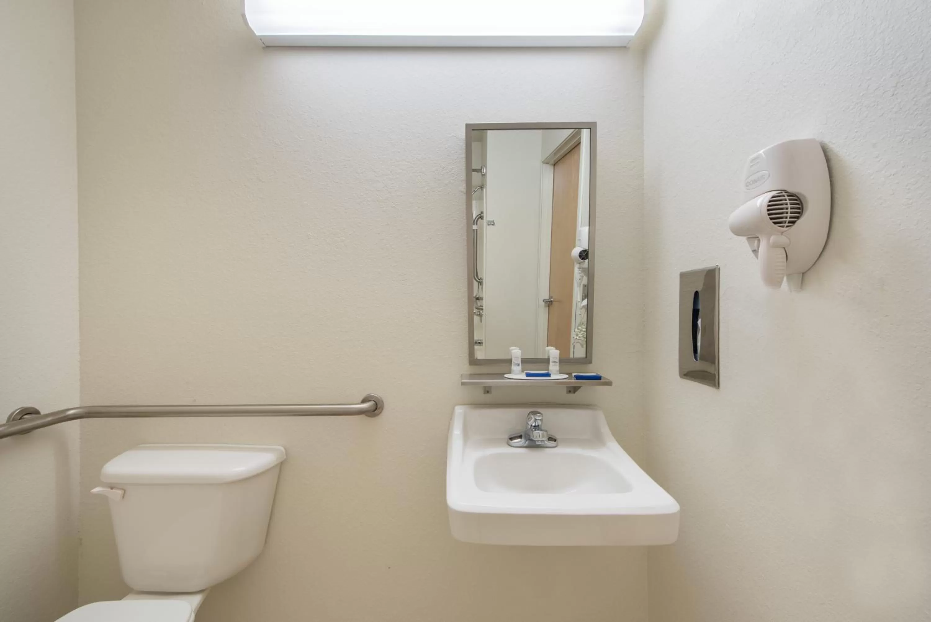 Superior Queen Room - Disability Access - Non-Smoking in Microtel Inn & Suites by Wyndham Altus