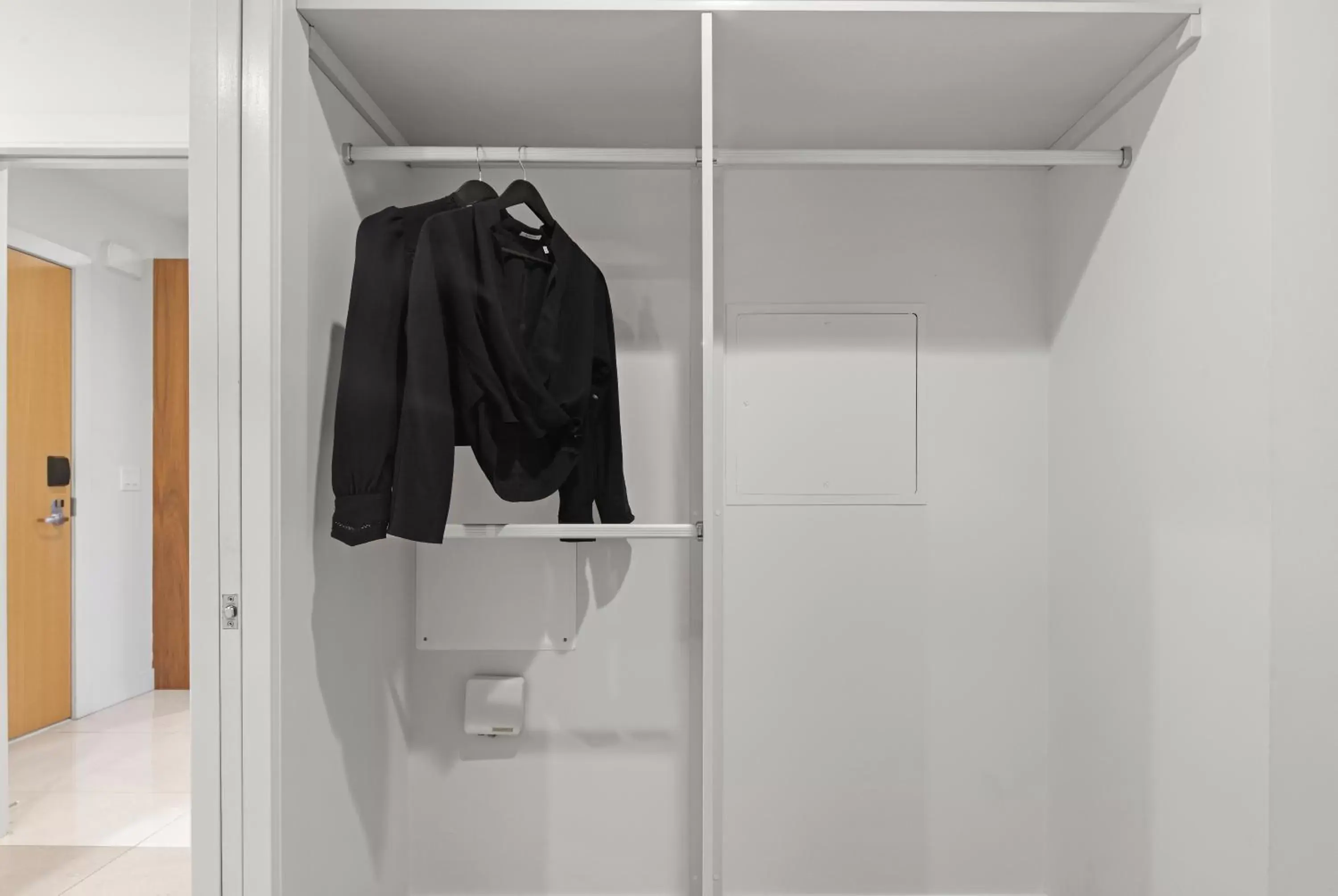 wardrobe, Bathroom in Level Los Angeles - Downtown South Olive