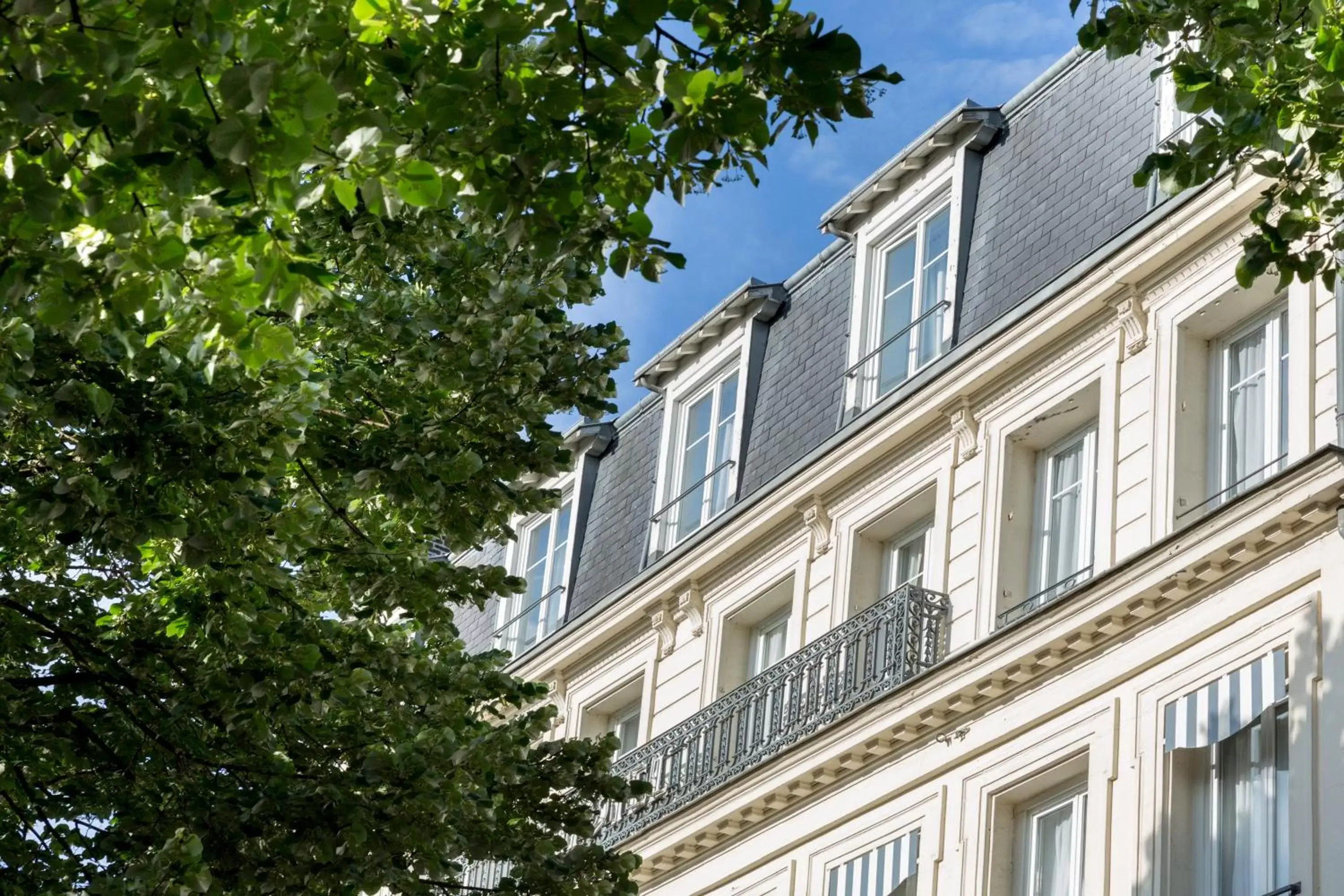 Property building in Best Western Hotel Centre Reims Property building in Best Western Hotel Centre Reims