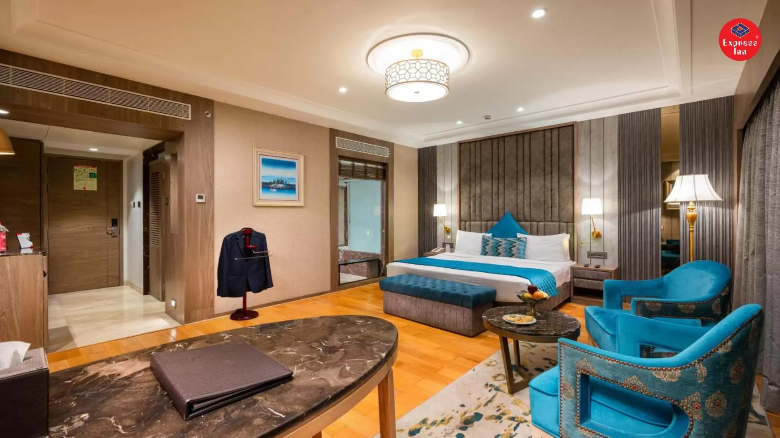 Bed in Express Inn The Business Luxury Hotel Bed in Express Inn The Business Luxury Hotel