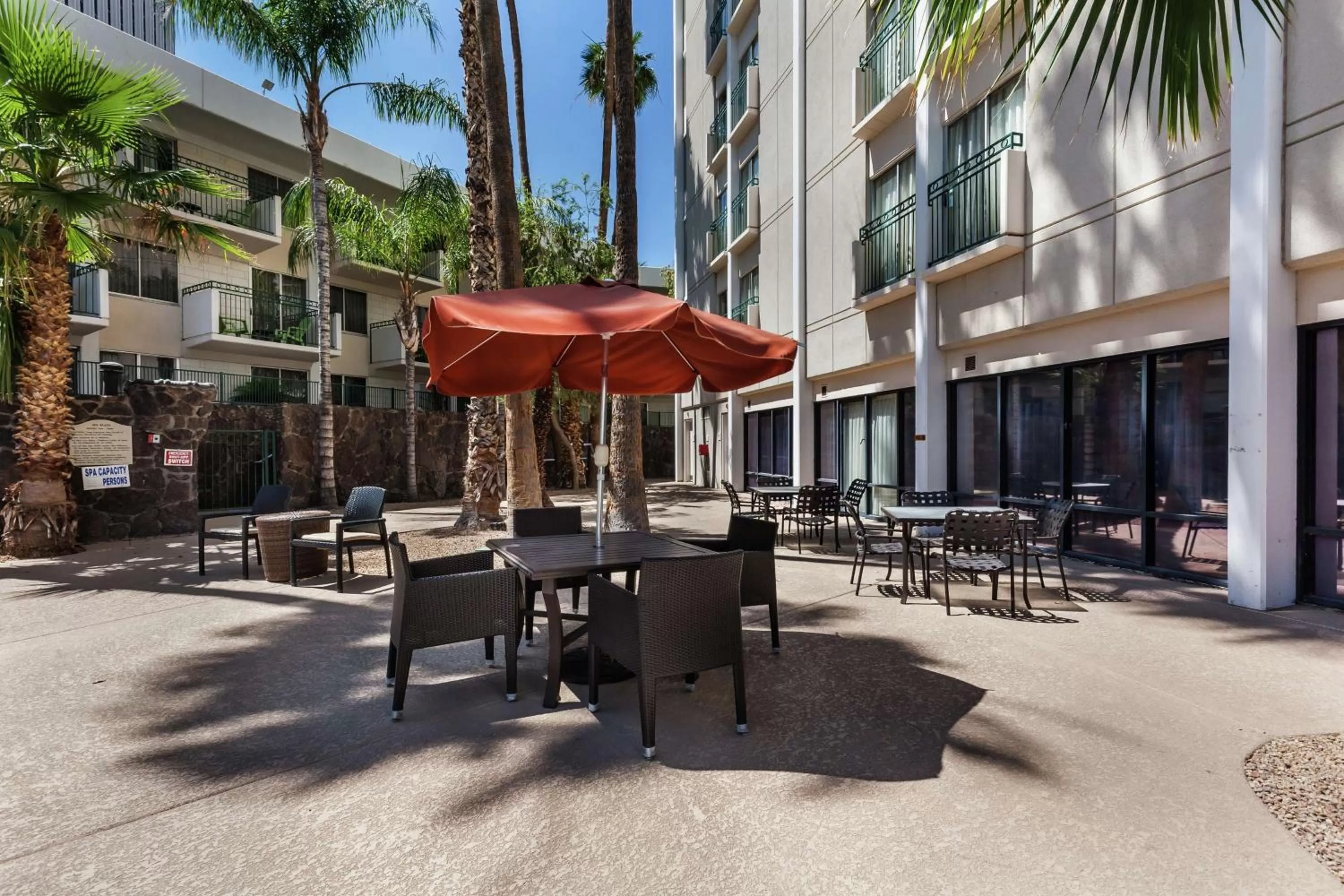 Patio in DoubleTree by Hilton Phoenix Midtown