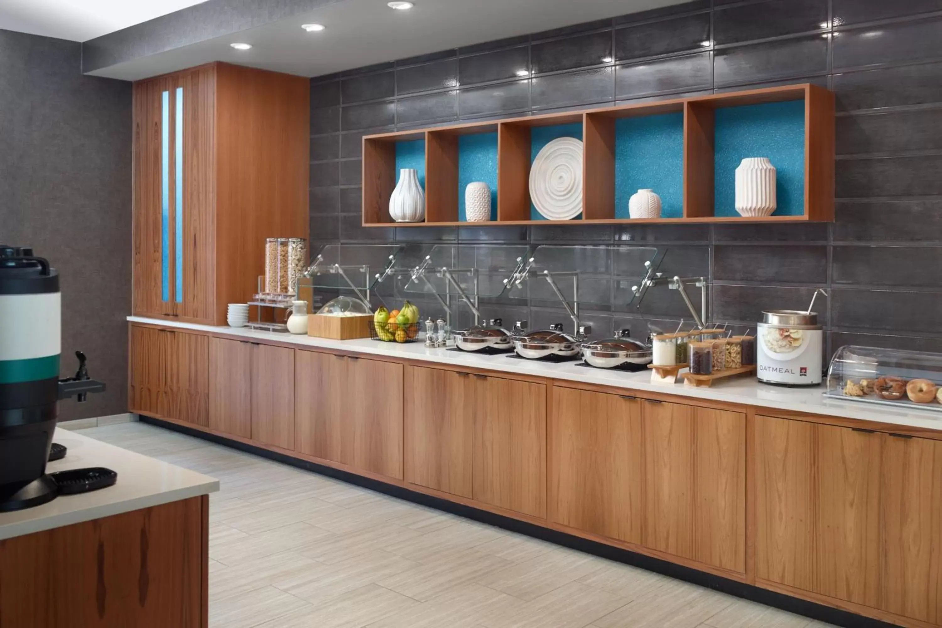 Breakfast, Kitchen/Kitchenette in SpringHill Suites by Marriott Atlanta Northwest