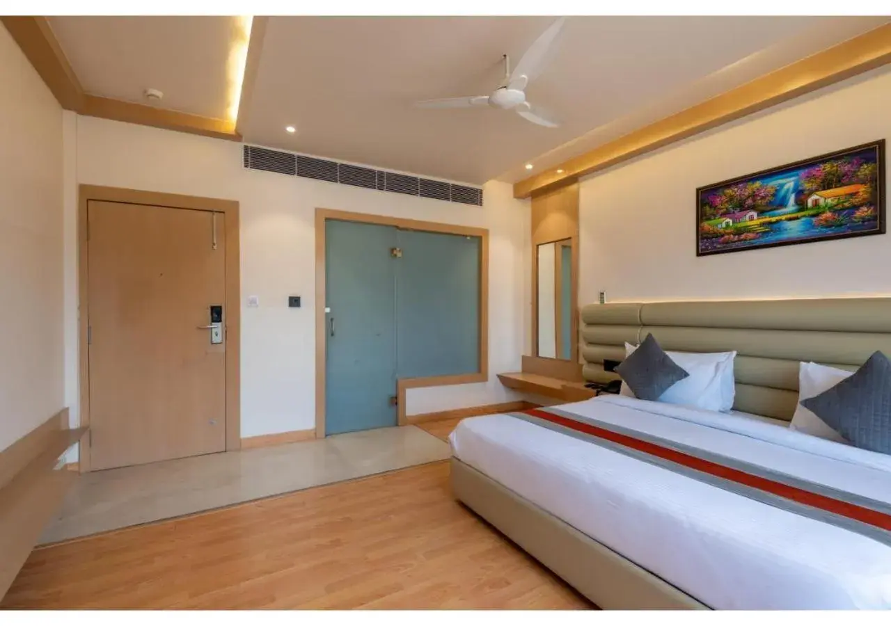 Bedroom, Bed in Hotel Arihant By DLS Hotels