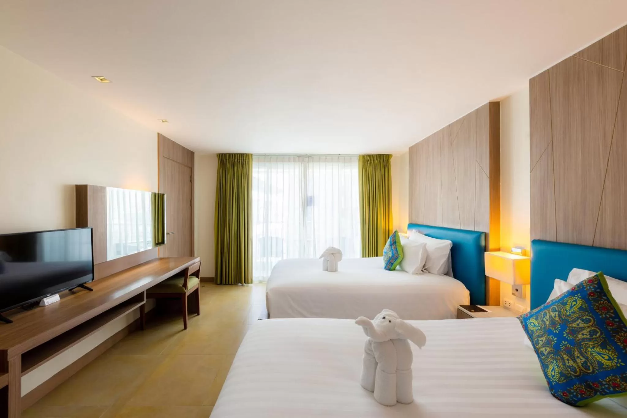 Photo of the whole room, Bed in Centara Pattaya Hotel