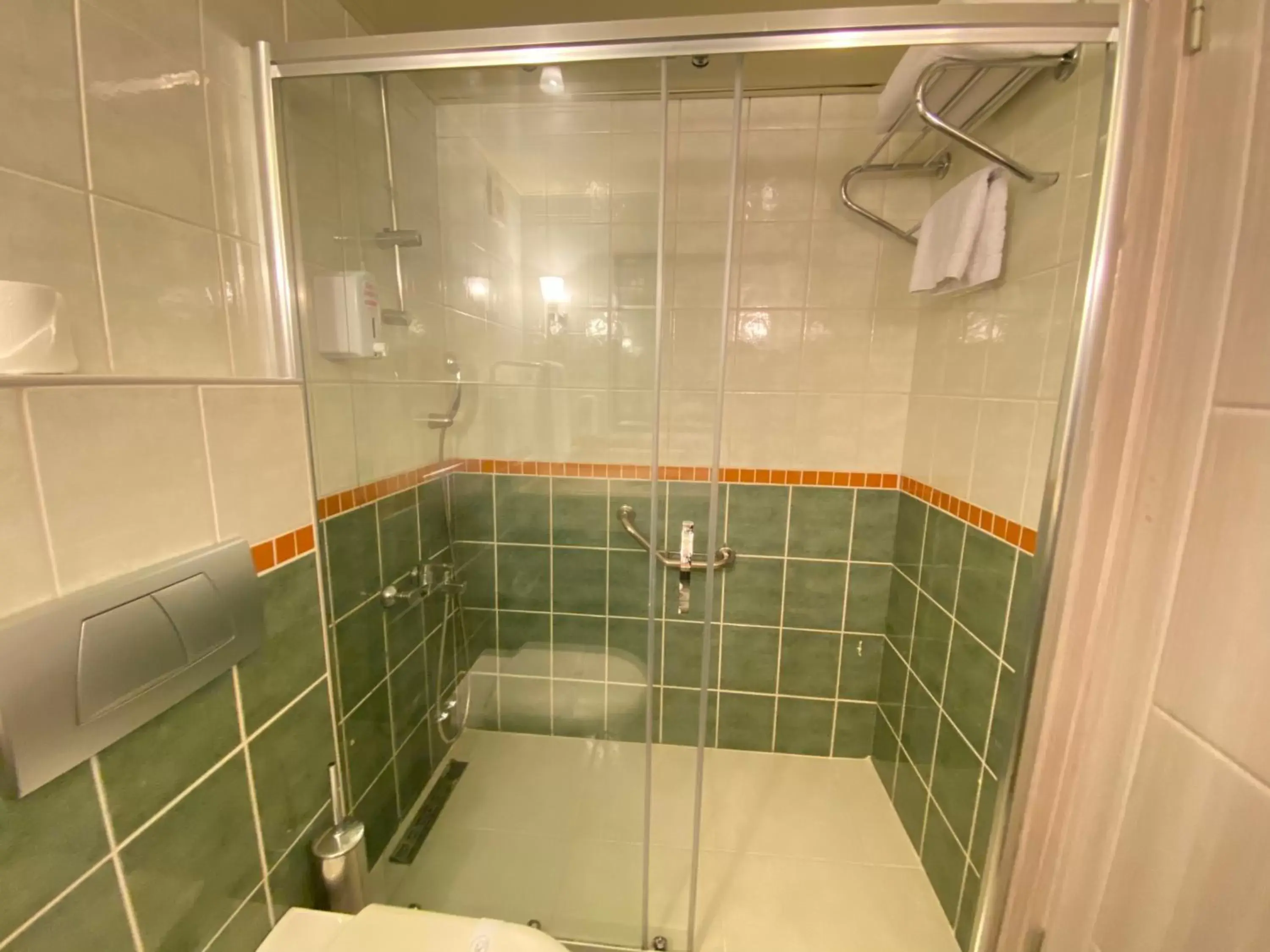 Shower, Bathroom in Best Western Plus Khan Hotel