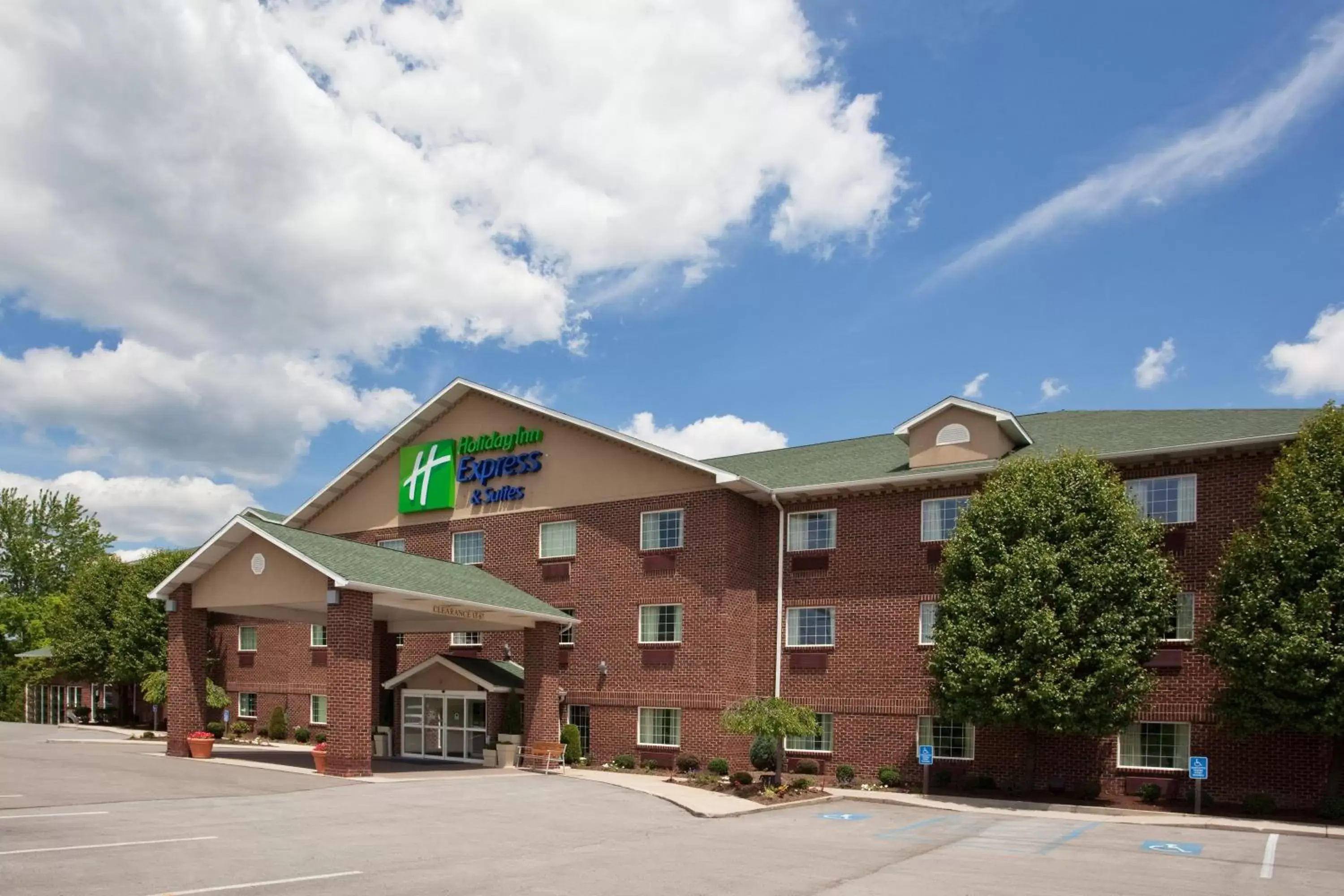 Property Building in Holiday Inn Express Hotel & Suites Center Township, an IHG Hotel